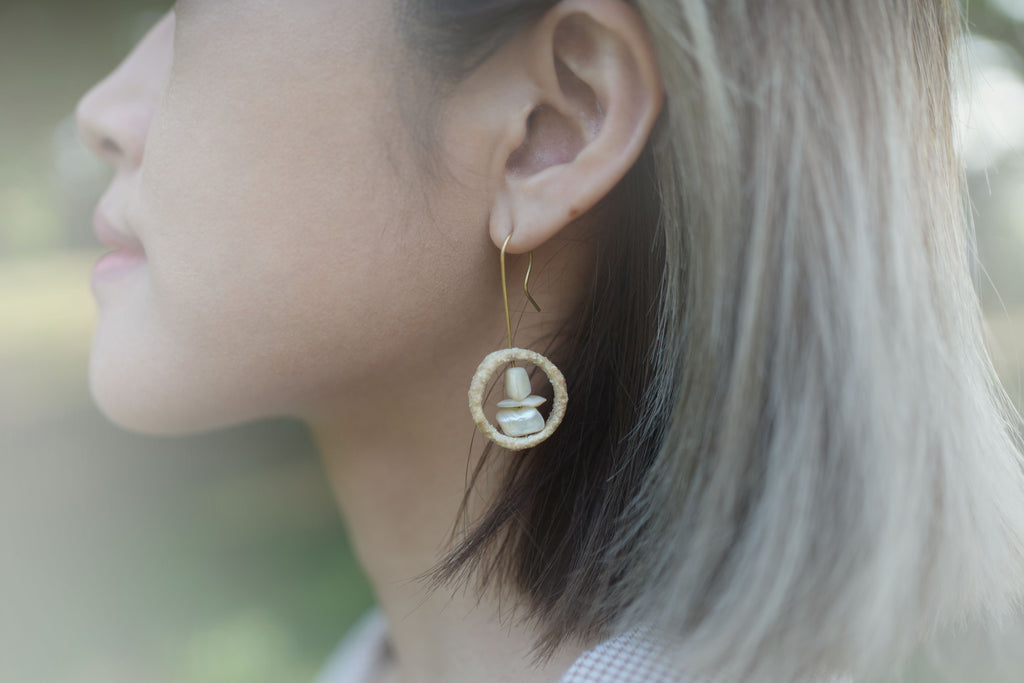 蛋殼_耳飾_疊石之境：圓環仿貝耳環