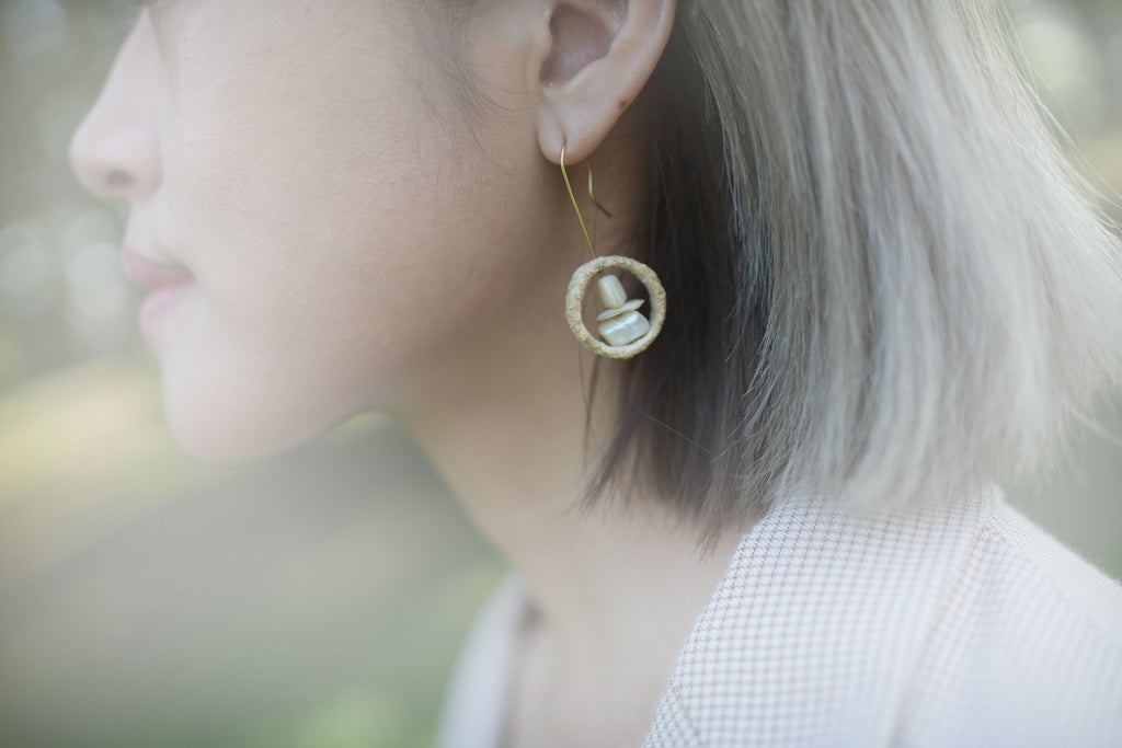 蛋殼_耳飾_疊石之境：圓環仿貝耳環
