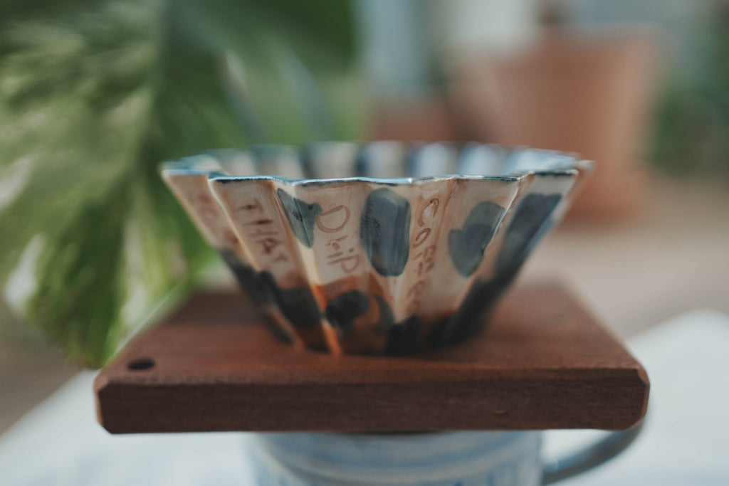 咖啡手沖架_泰國職人作品摺紙濾杯_a藍黃水染班點