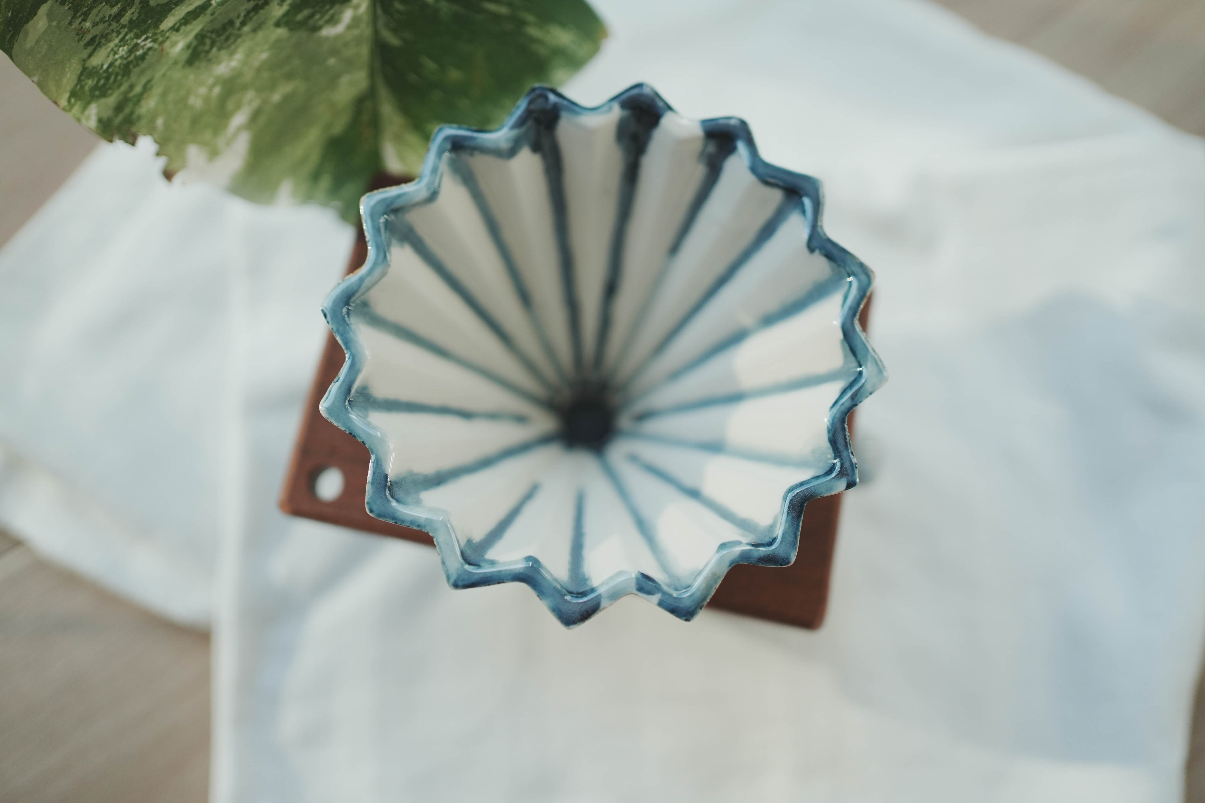 咖啡手沖架_泰國職人作品摺紙濾杯_a藍黃水染班點