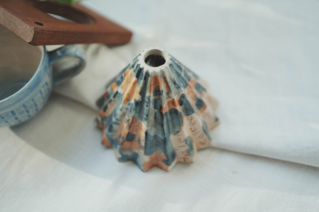 咖啡手沖架_泰國職人作品摺紙濾杯_a藍黃水染班點