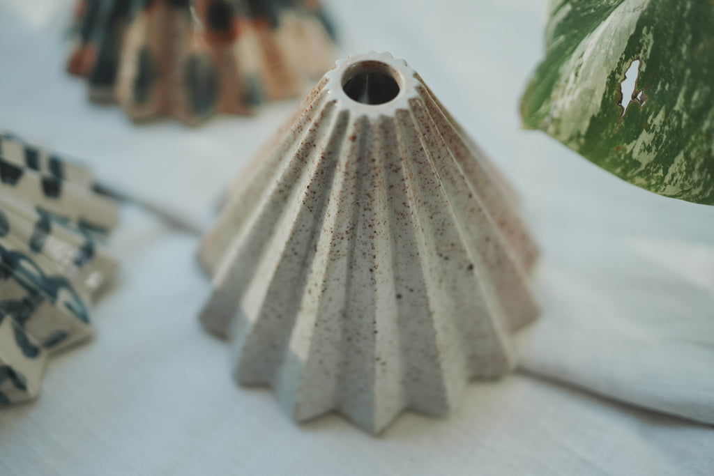 咖啡手沖架_泰國職人作品摺紙濾杯_d大地色米棕細點