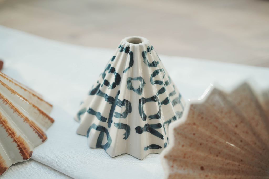 咖啡手沖架_泰國職人作品摺紙濾杯_b靛藍色亂文字母