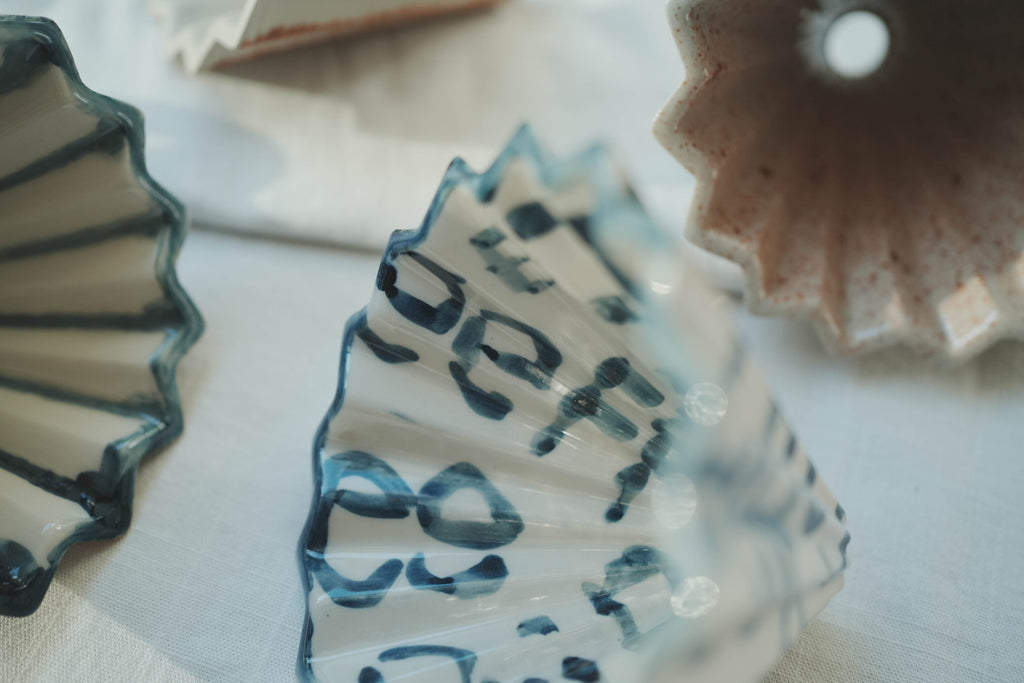 咖啡手沖架_泰國職人作品摺紙濾杯_b靛藍色亂文字母