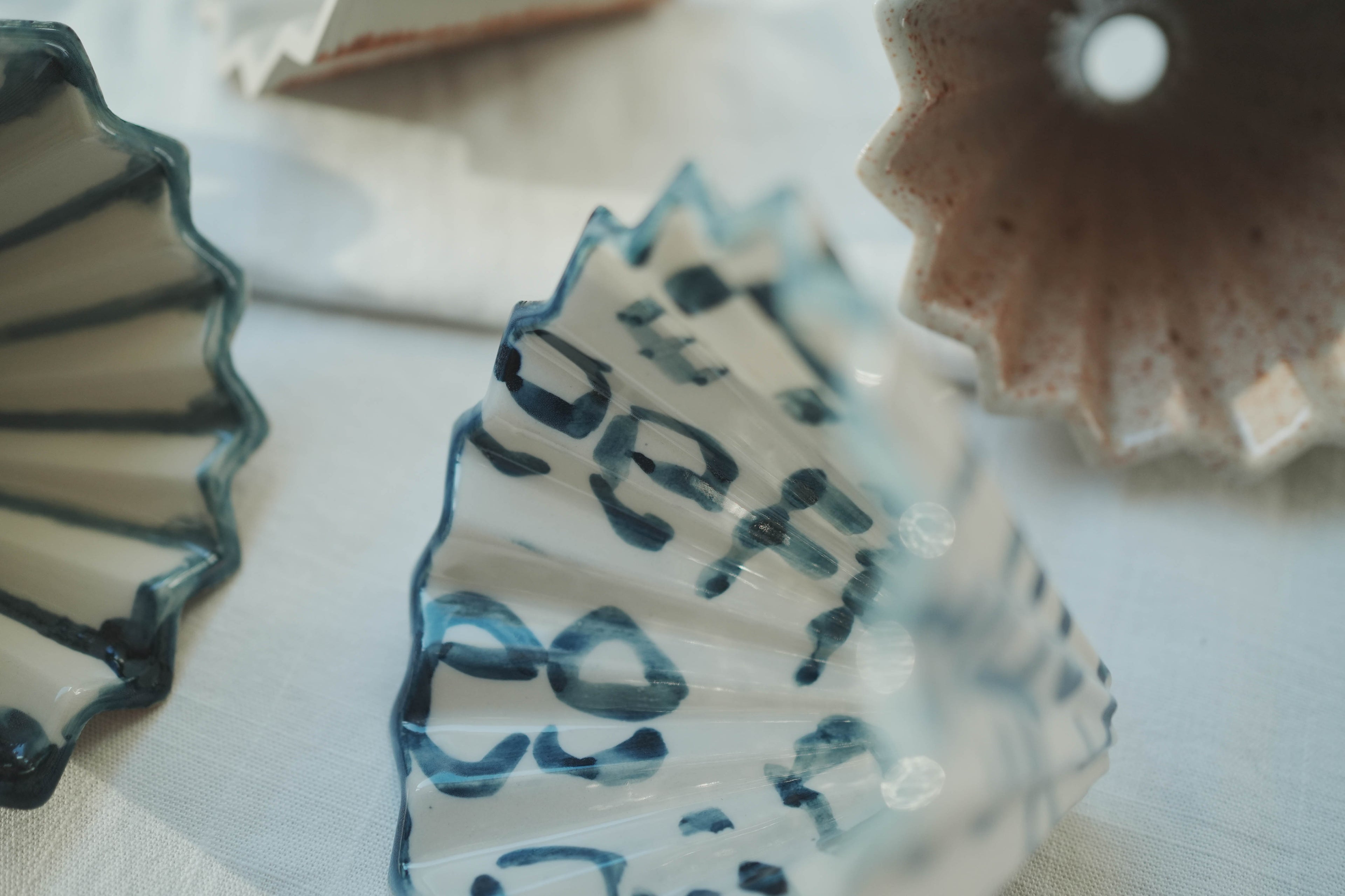 咖啡手沖架_泰國職人作品摺紙濾杯_b靛藍色亂文字母