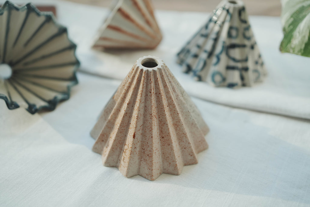 咖啡手沖架_泰國職人作品摺紙濾杯_d大地色米棕細點