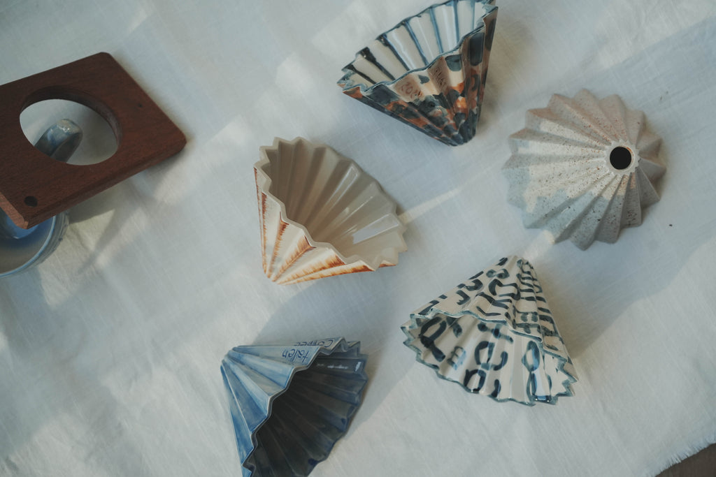 咖啡手沖架_泰國職人作品摺紙濾杯_b靛藍色亂文字母