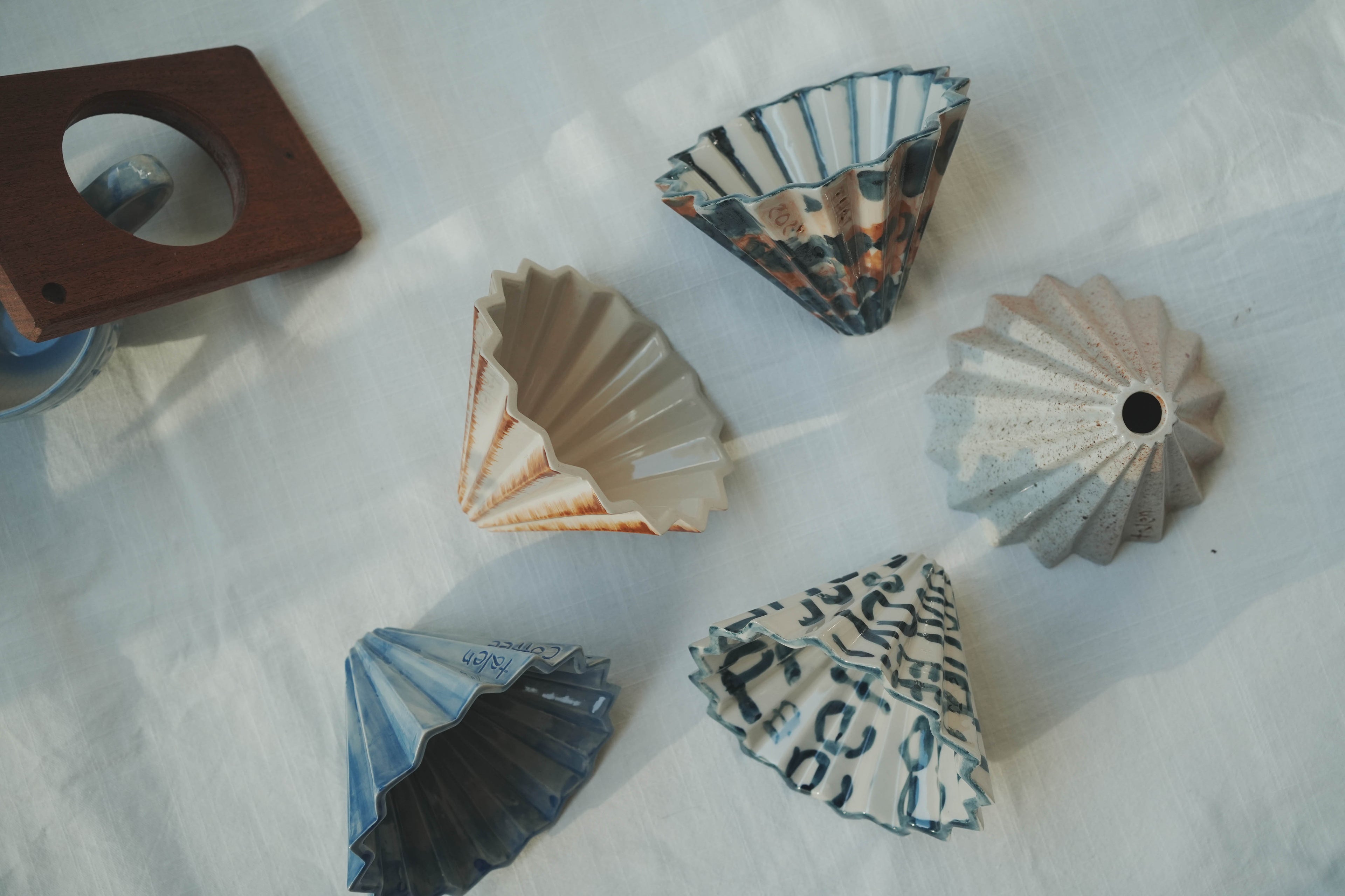 咖啡手沖架_泰國職人作品摺紙濾杯_a藍黃水染班點