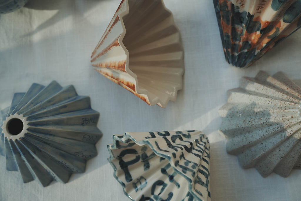 咖啡手沖架_泰國職人作品摺紙濾杯_b靛藍色亂文字母