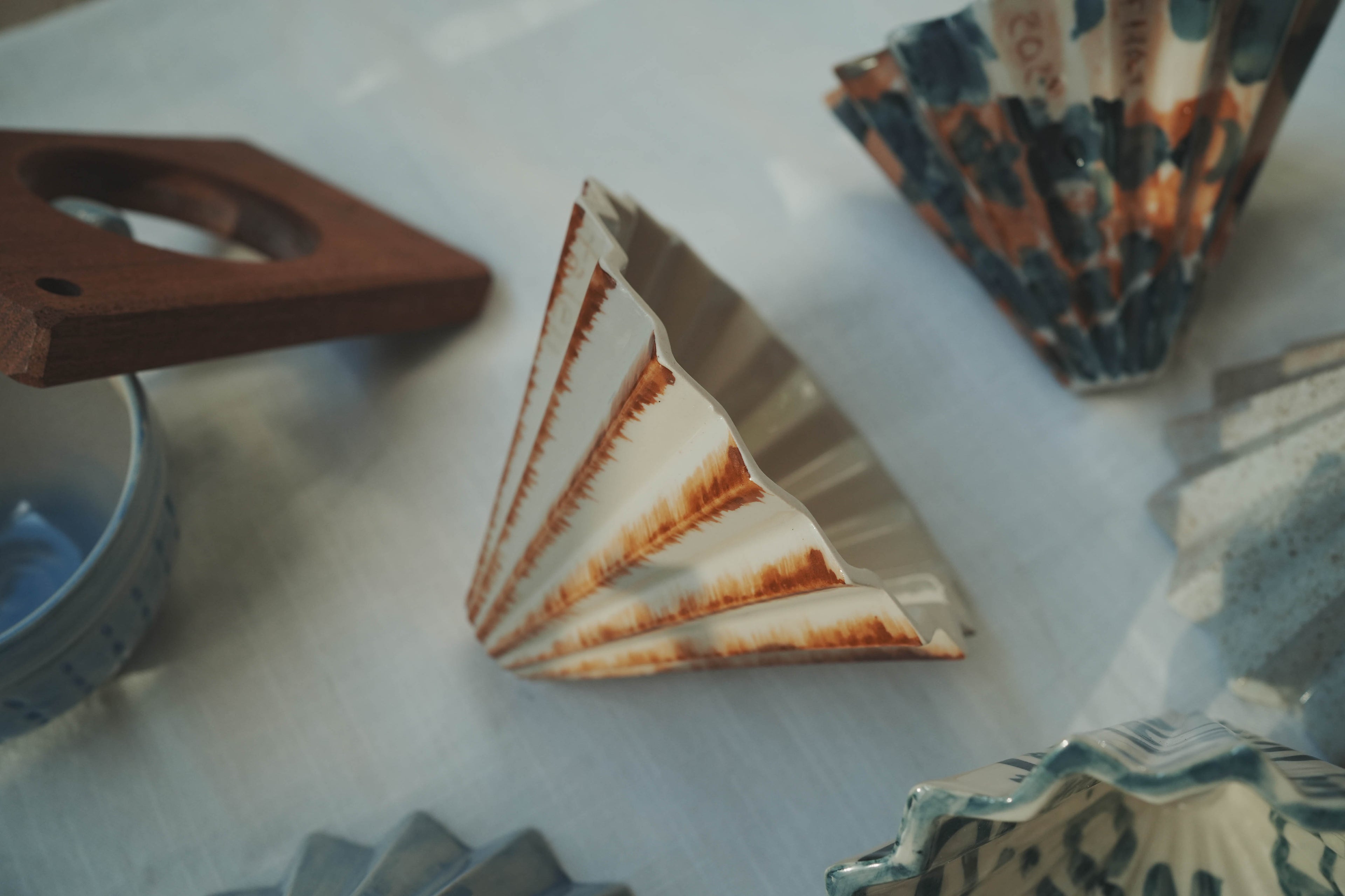 咖啡手沖架_泰國職人作品摺紙濾杯_c咖啡色直刷紋