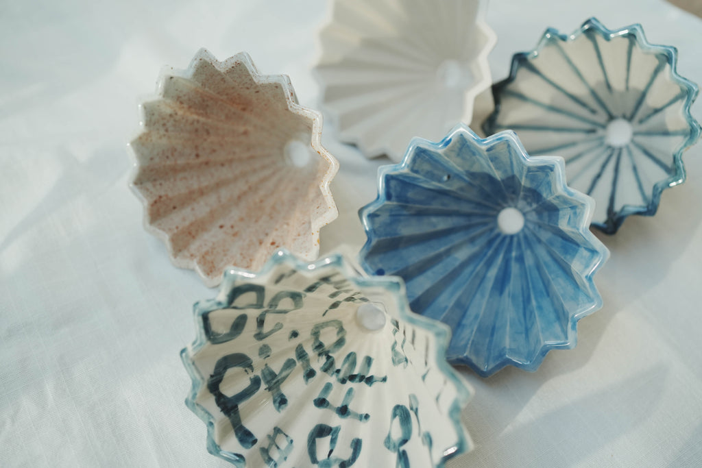 咖啡手沖架_泰國職人作品摺紙濾杯_b靛藍色亂文字母