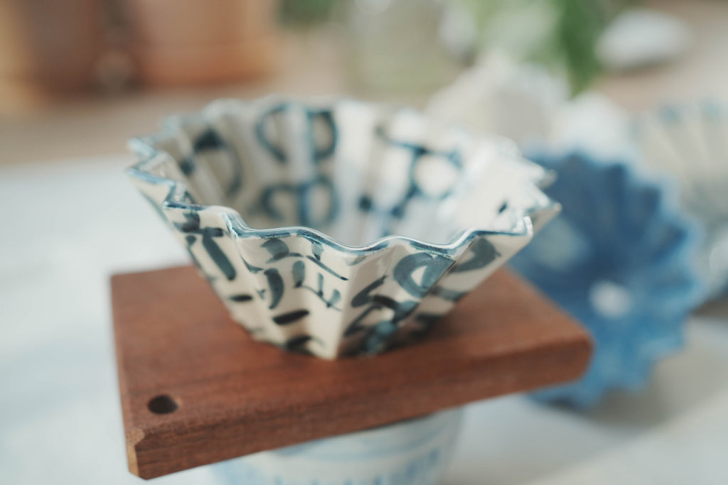 咖啡手沖架_泰國職人作品摺紙濾杯_b靛藍色亂文字母