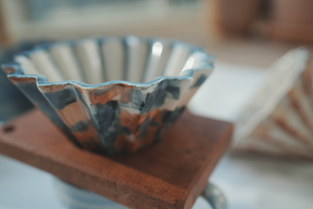 咖啡手沖架_泰國職人作品摺紙濾杯_a藍黃水染班點