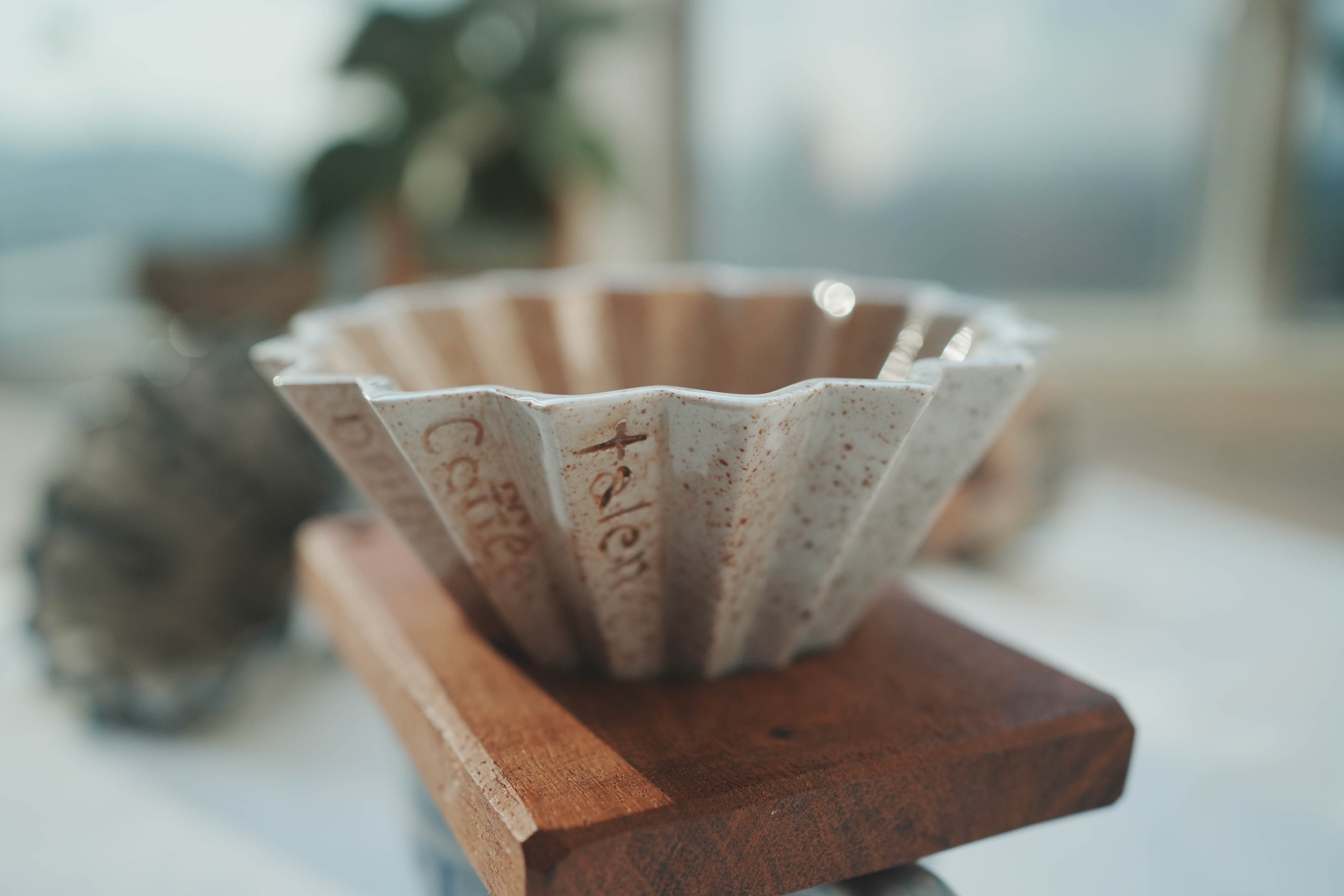 咖啡手沖架_泰國職人作品摺紙濾杯_d大地色米棕細點