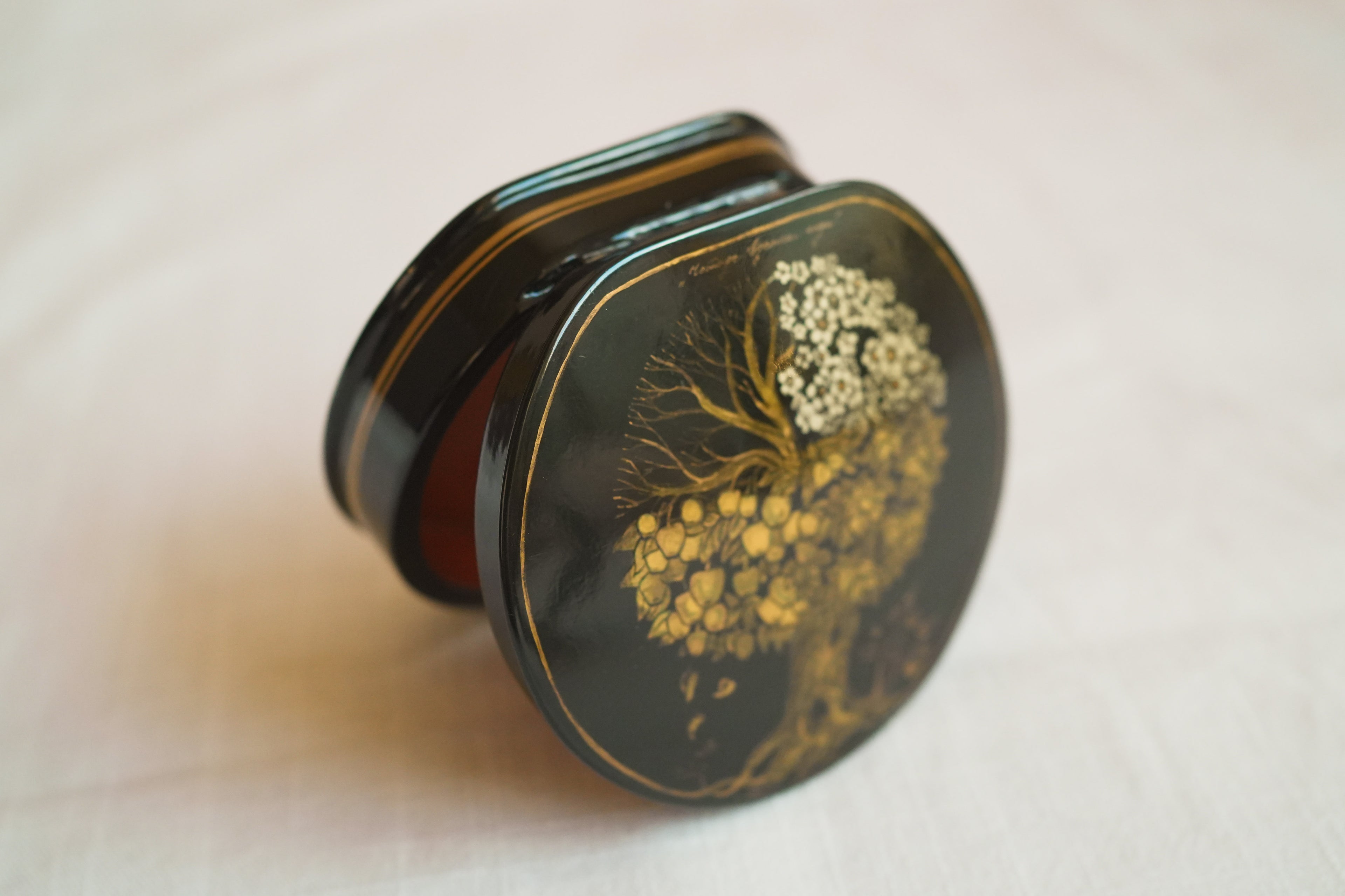 古董_靜謐之樹：俄羅斯手工漆器微縮繪畫收納盒