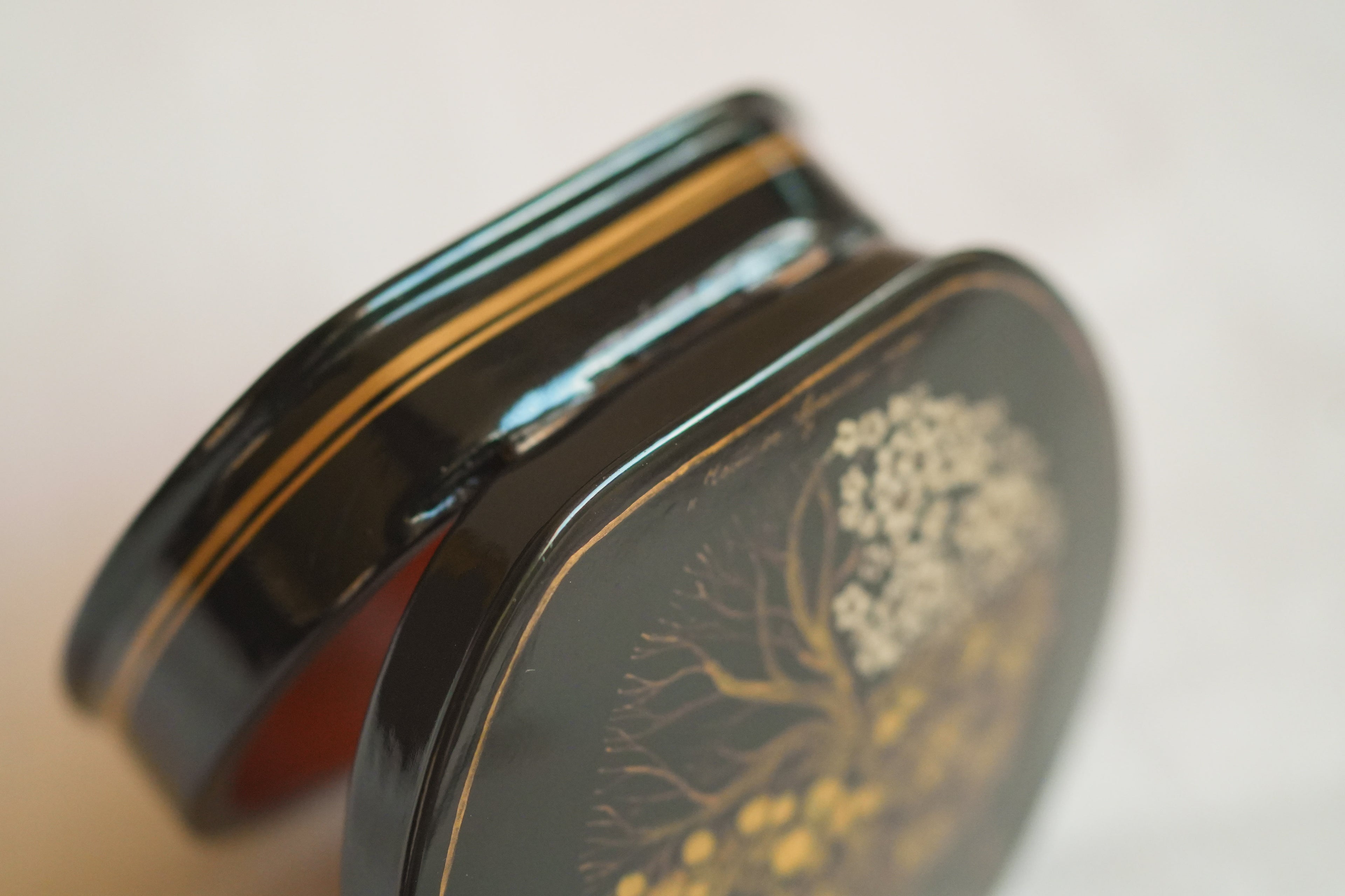 古董_靜謐之樹：俄羅斯手工漆器微縮繪畫收納盒