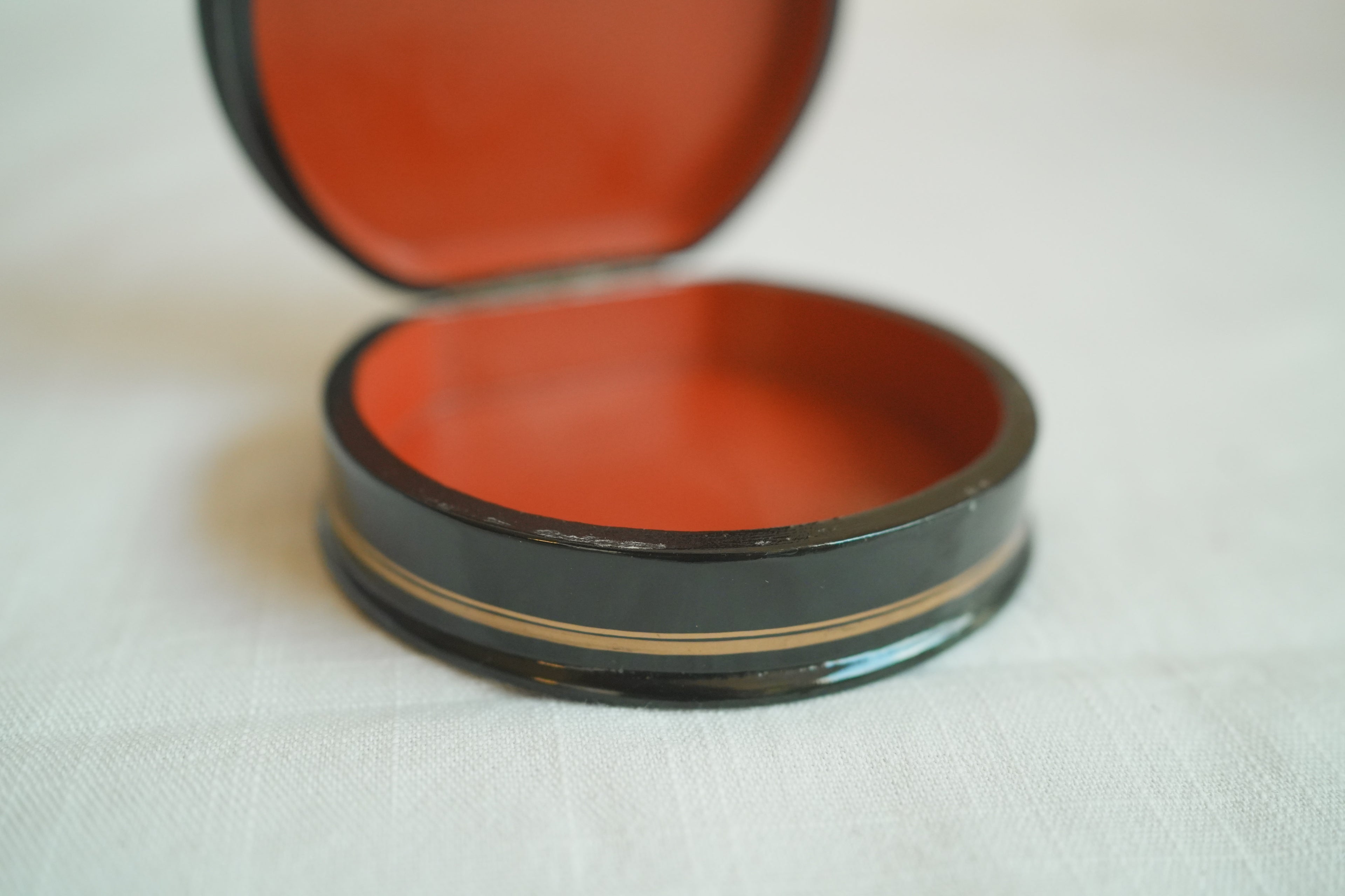 古董_靜謐之樹：俄羅斯手工漆器微縮繪畫收納盒