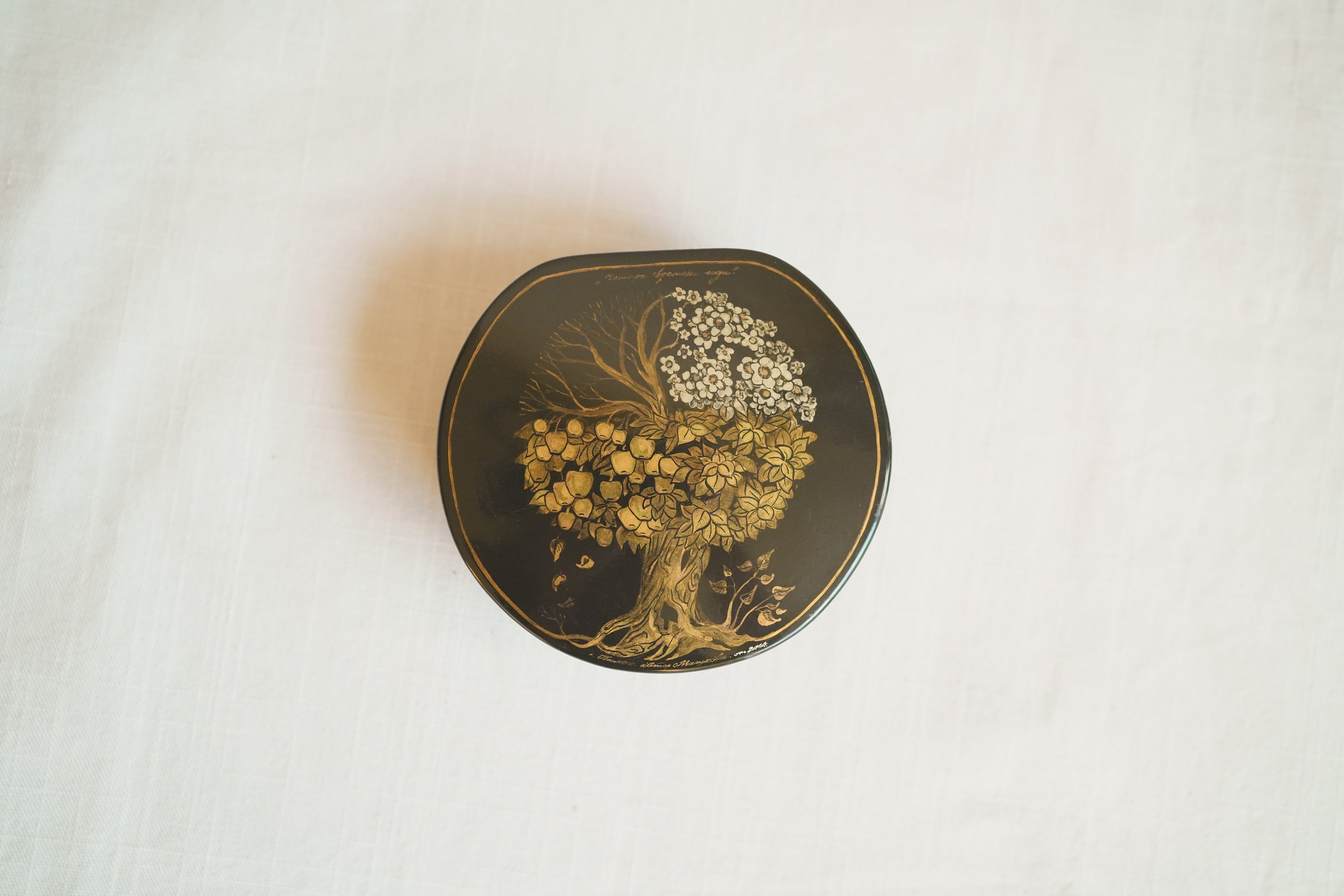古董_靜謐之樹：俄羅斯手工漆器微縮繪畫收納盒