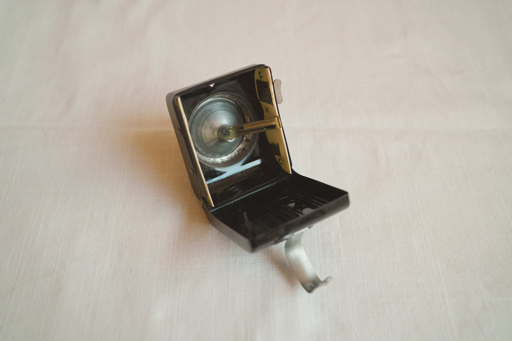 古董_靜默的信號：軍用手持信號燈