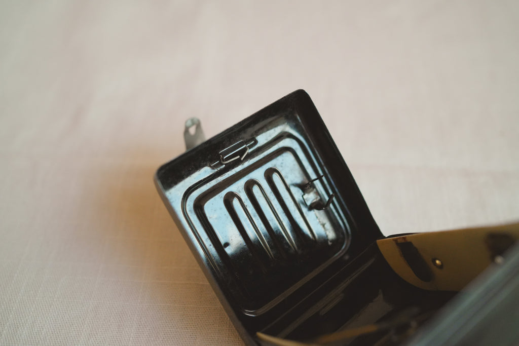 古董_靜默的信號：軍用手持信號燈