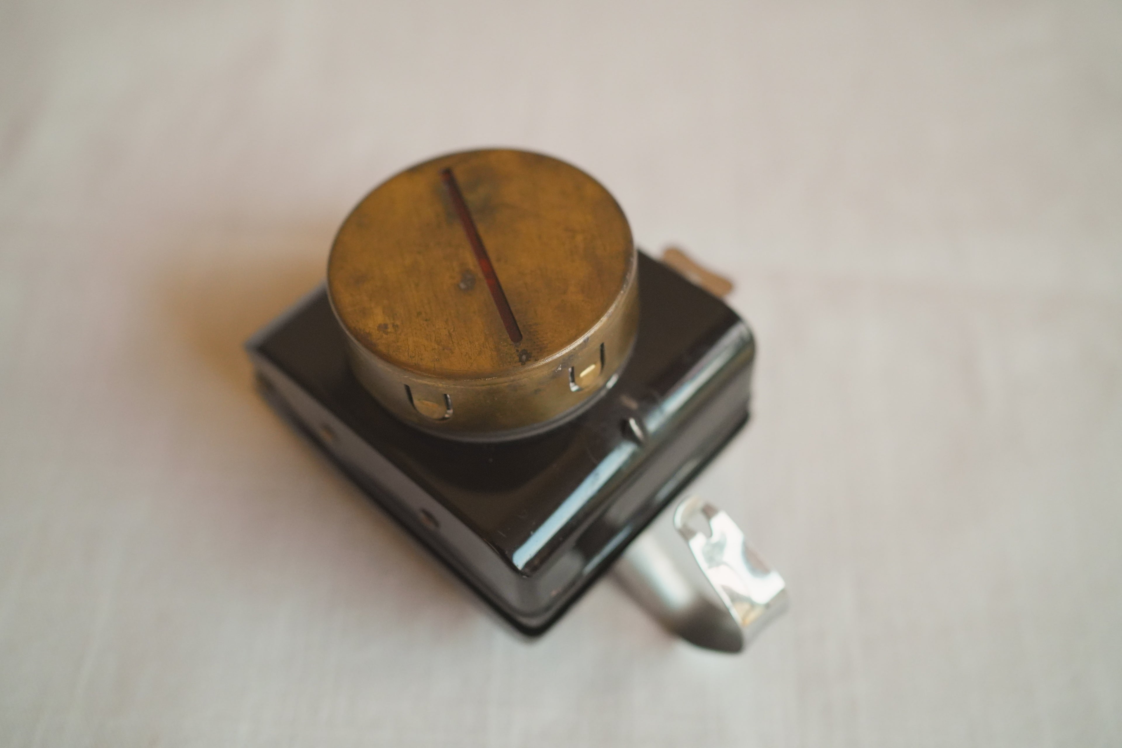 古董_靜默的信號：軍用手持信號燈