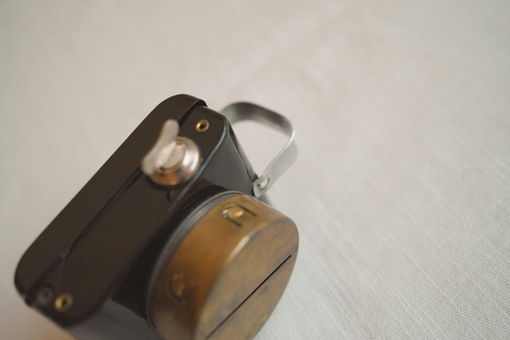 古董_靜默的信號：軍用手持信號燈