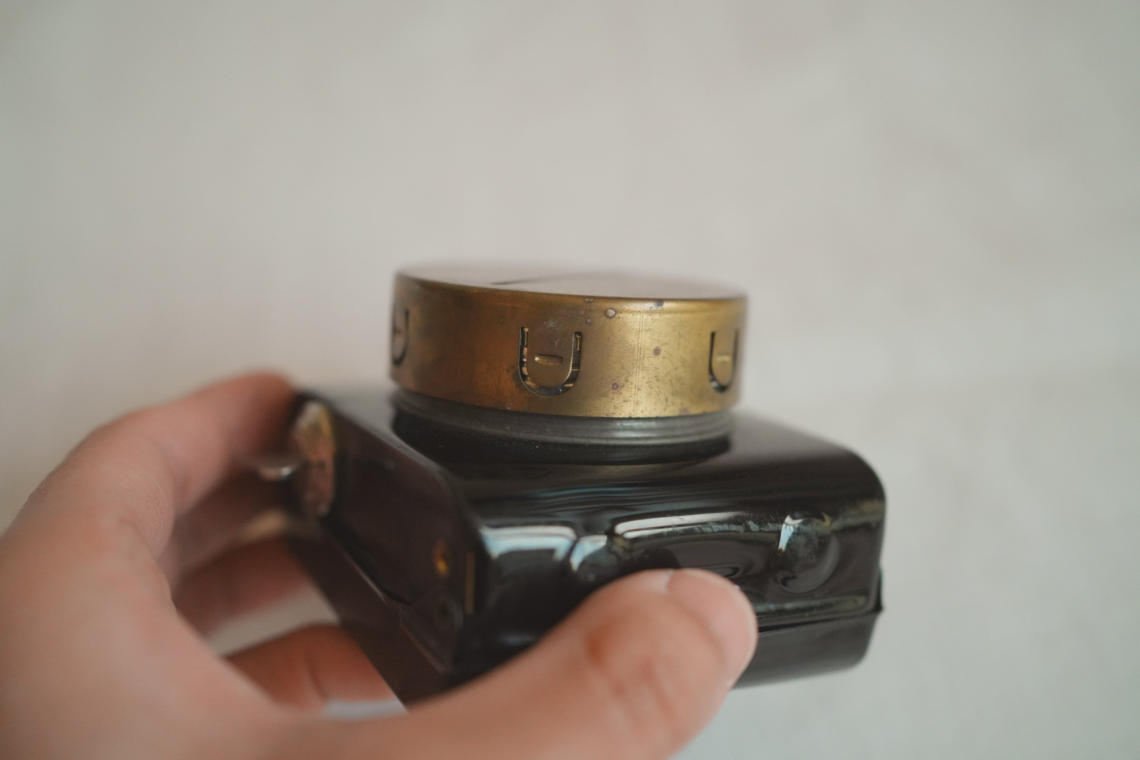 古董_靜默的信號：軍用手持信號燈