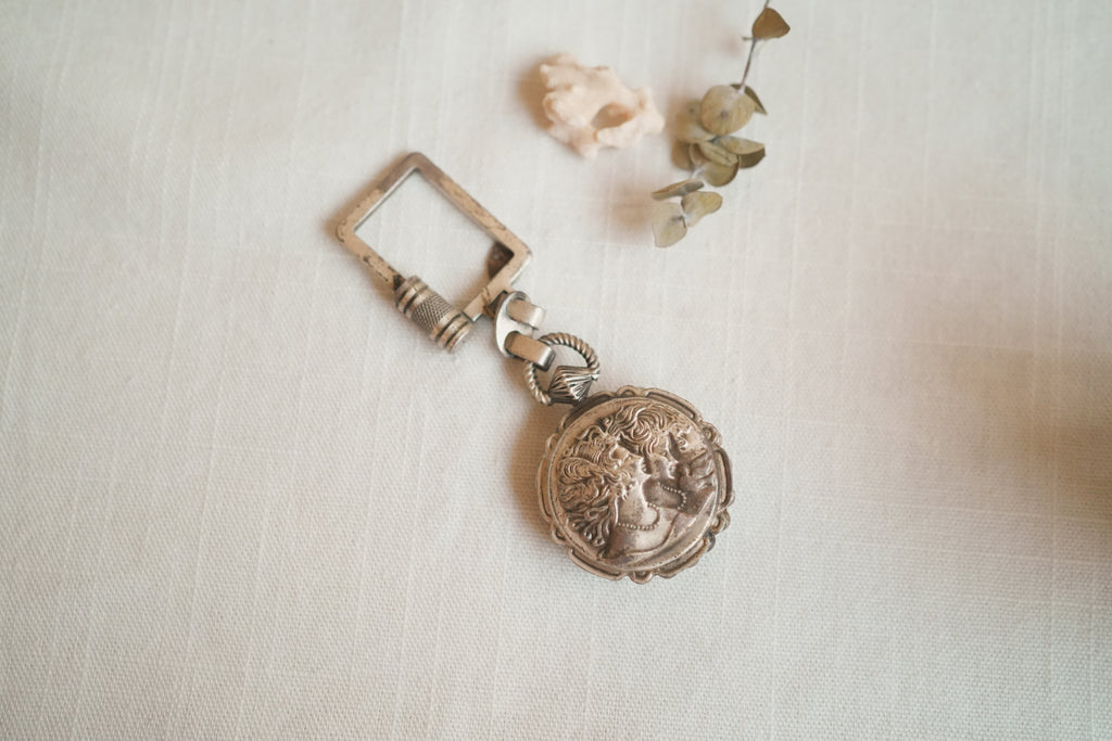 古董_歲月之吻：純銀方框圓墜鑰匙圈