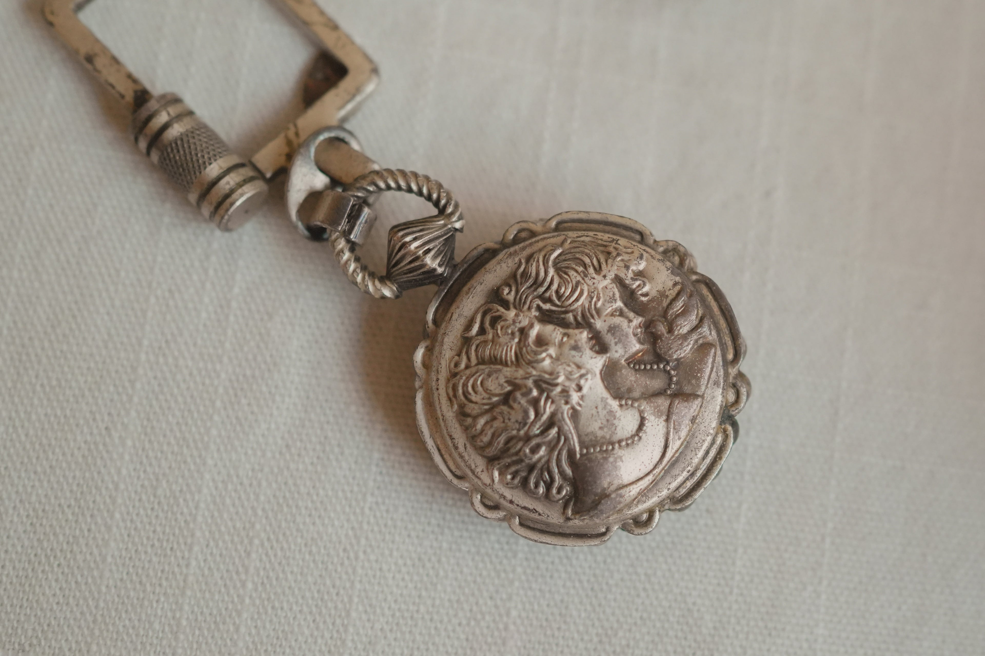 古董_歲月之吻：純銀方框圓墜鑰匙圈