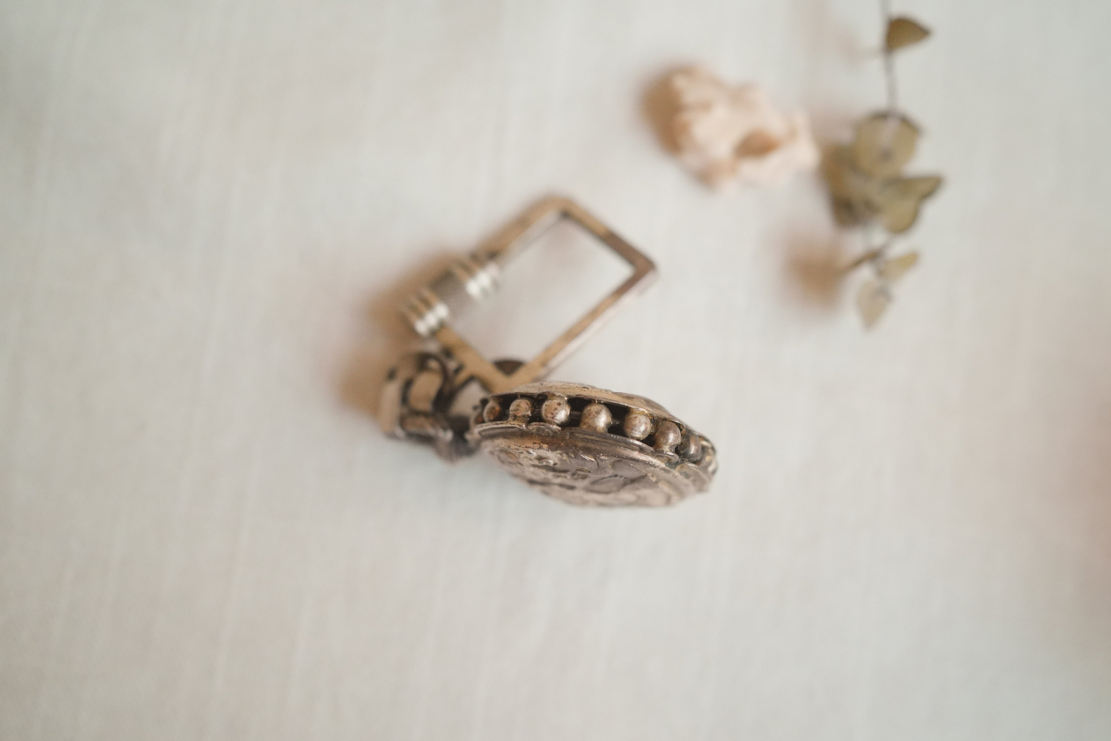 古董_歲月之吻：純銀方框圓墜鑰匙圈