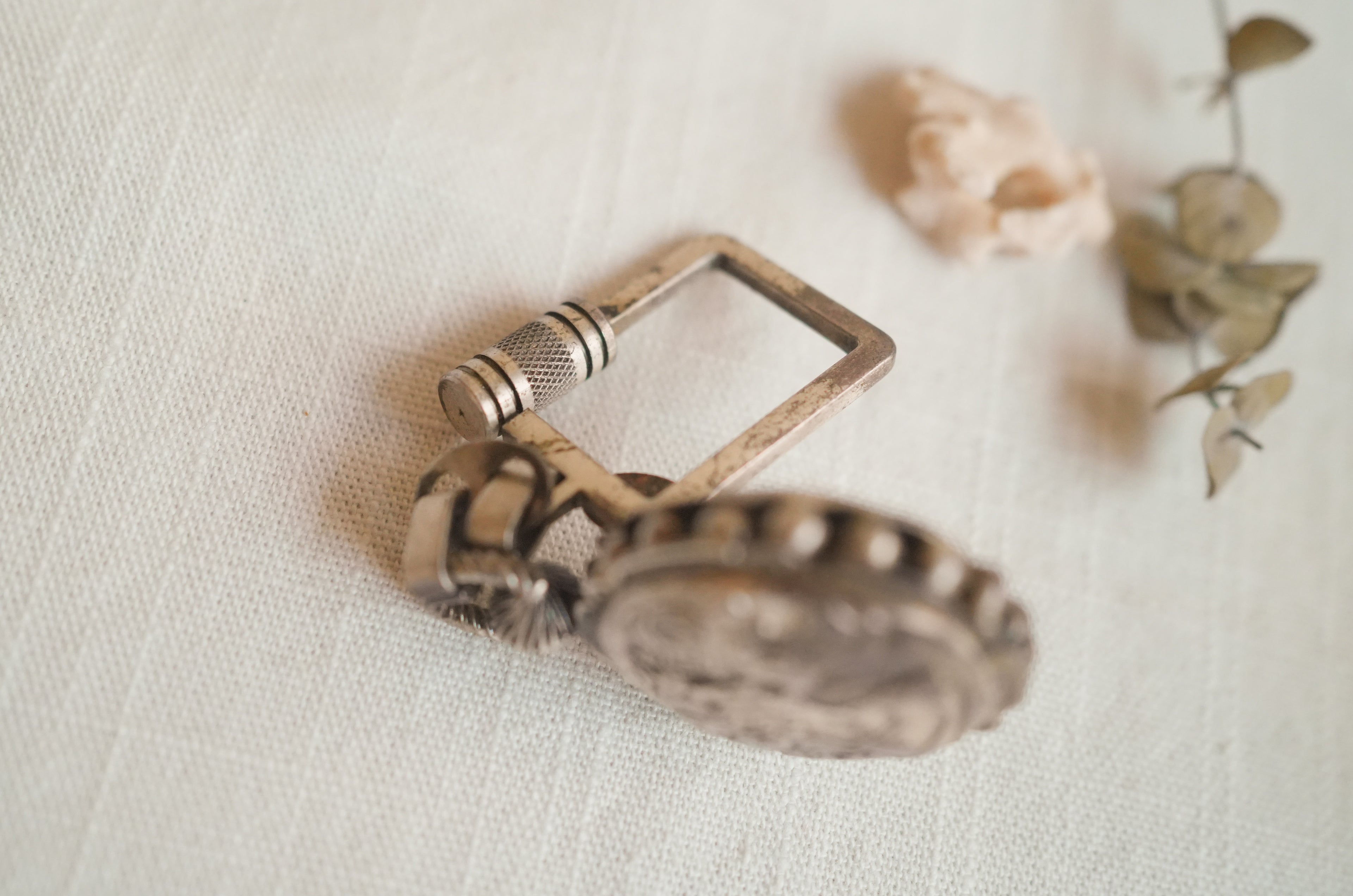 古董_歲月之吻：純銀方框圓墜鑰匙圈