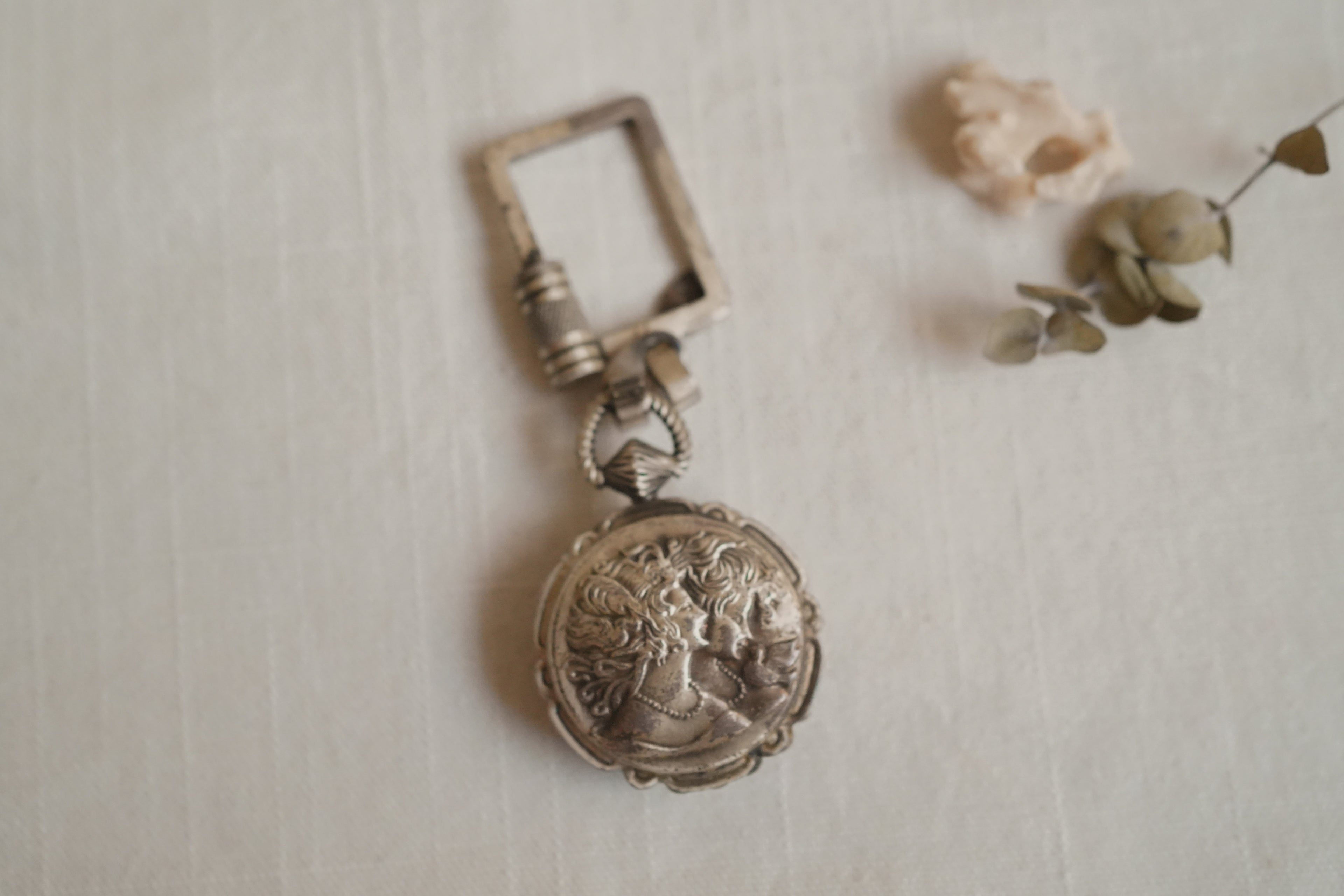 古董_歲月之吻：純銀方框圓墜鑰匙圈