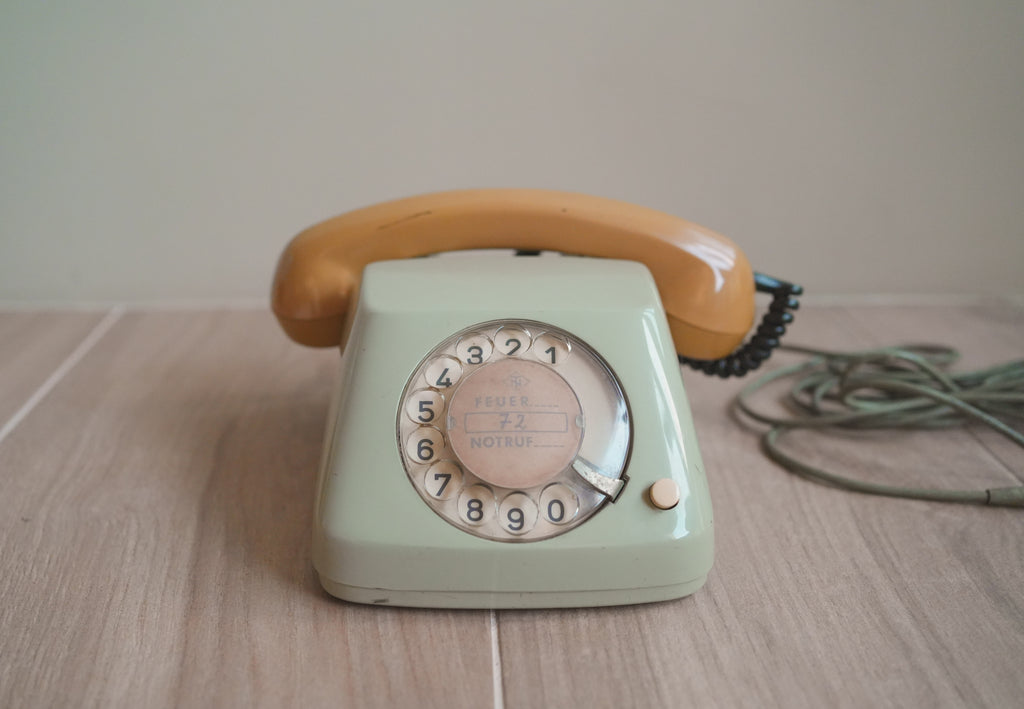 古董_德國 Hagenuk 雙色拼接機械電話 (鼠尾草綠 x 芥末黃)