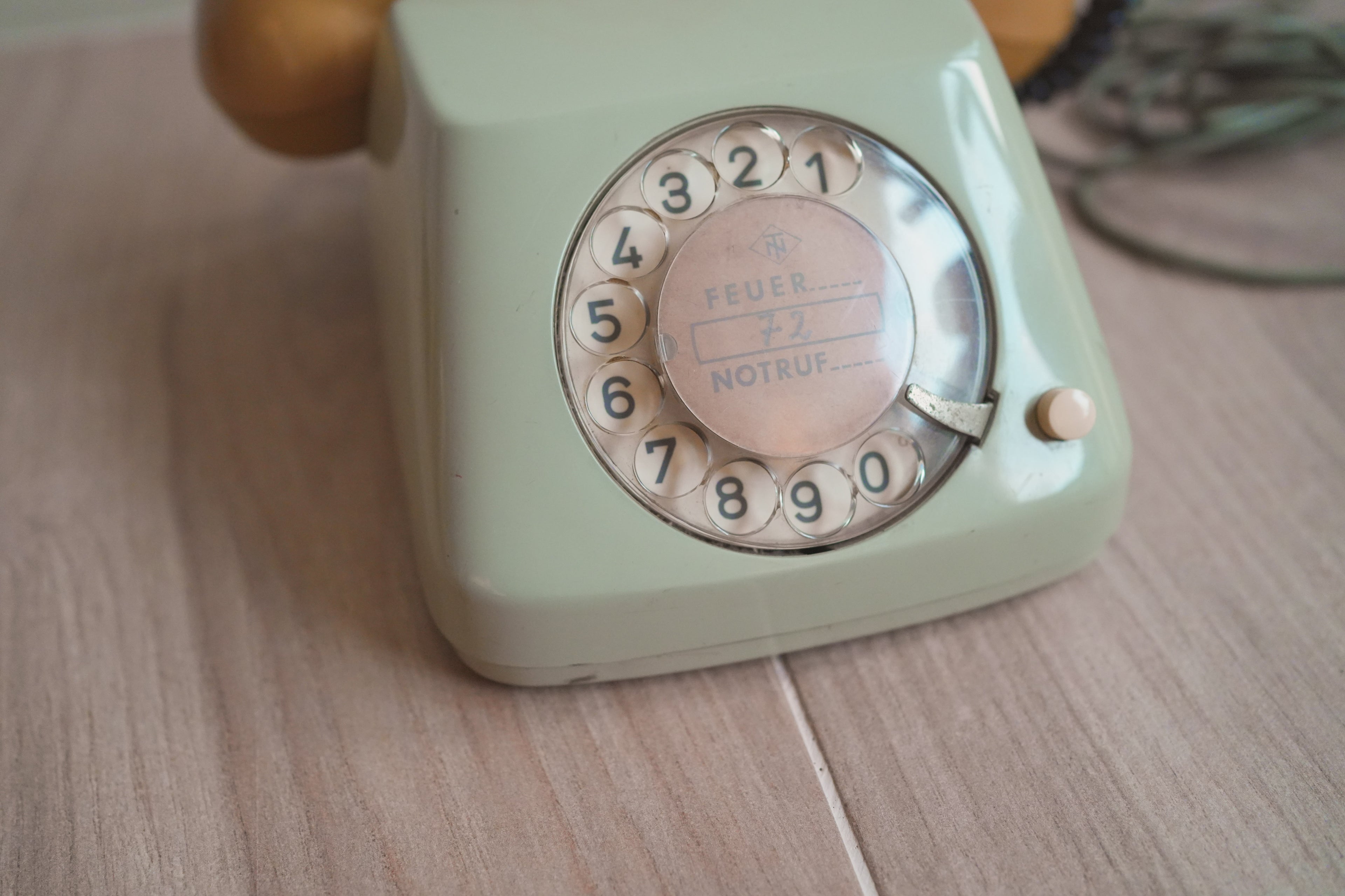 古董_德國 Hagenuk 雙色拼接機械電話 (鼠尾草綠 x 芥末黃)