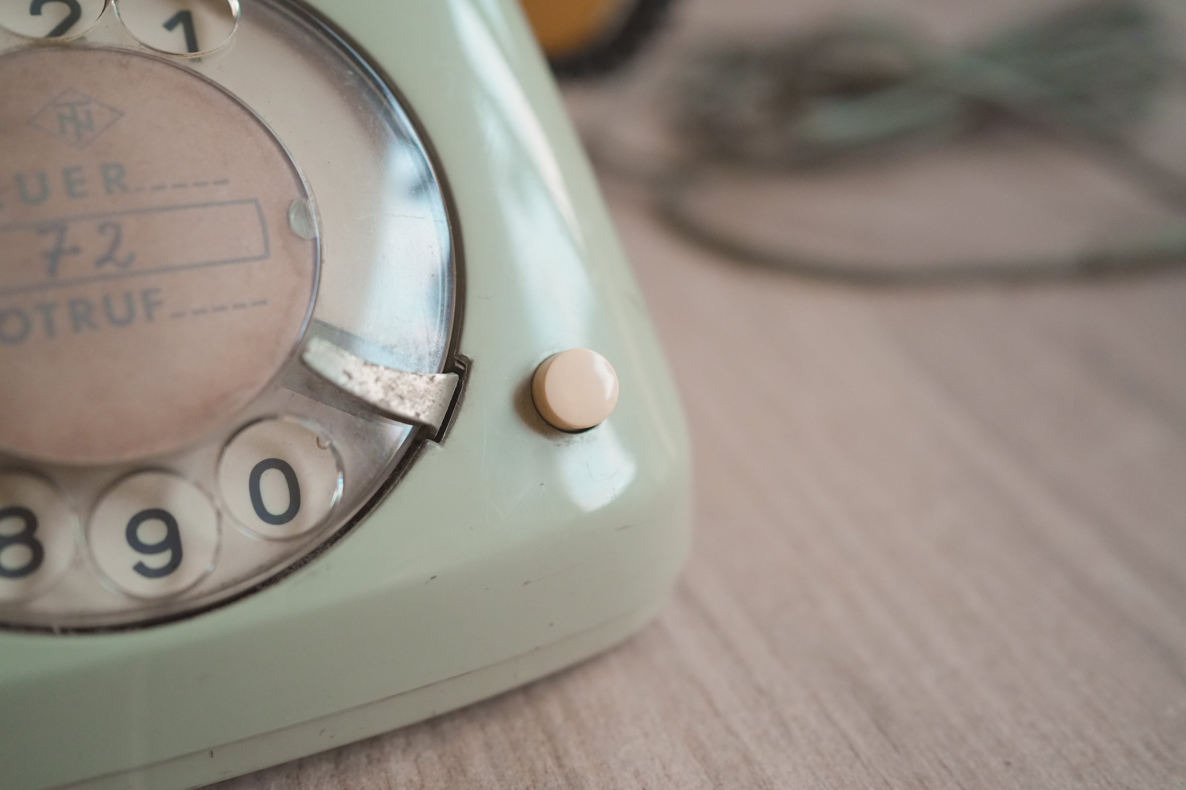 古董_德國 Hagenuk 雙色拼接機械電話 (鼠尾草綠 x 芥末黃)