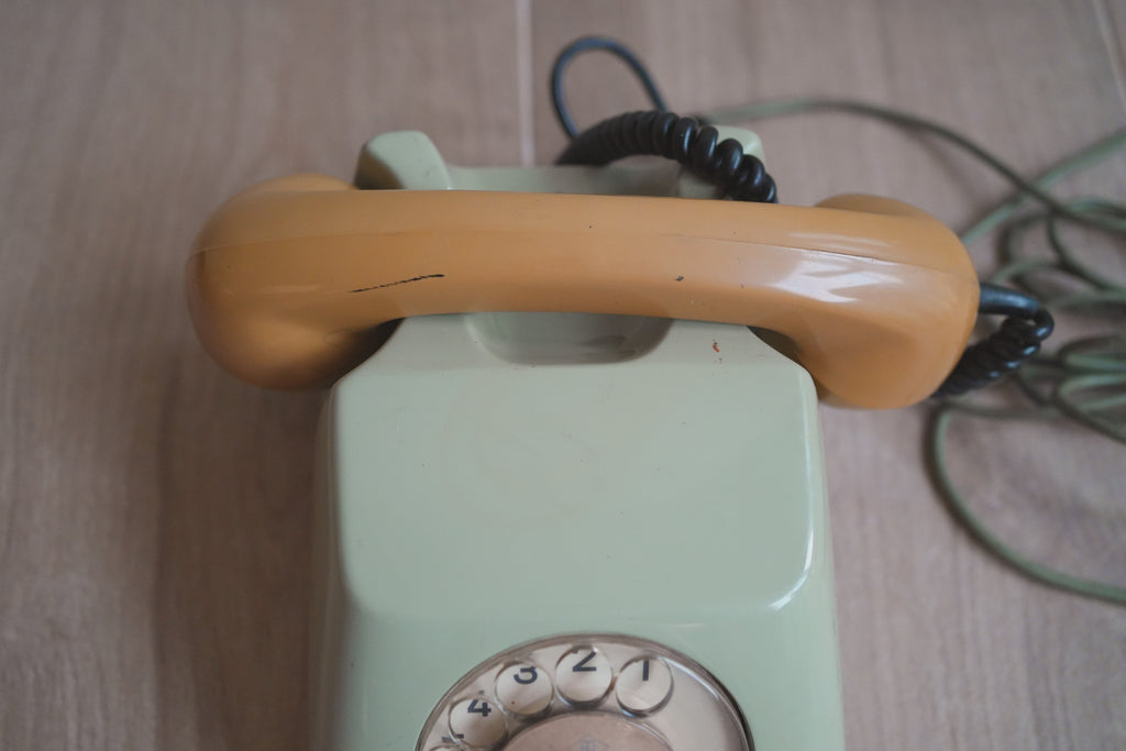 古董_德國 Hagenuk 雙色拼接機械電話 (鼠尾草綠 x 芥末黃)