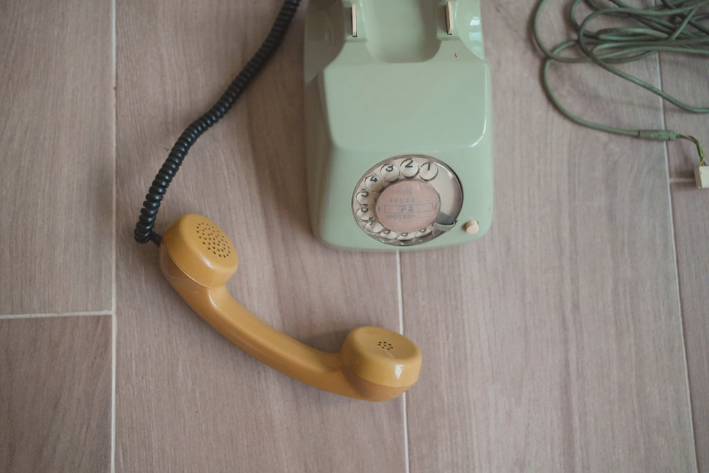 古董_德國 Hagenuk 雙色拼接機械電話 (鼠尾草綠 x 芥末黃)