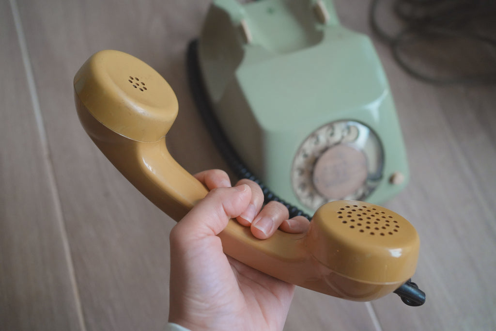 古董_德國 Hagenuk 雙色拼接機械電話 (鼠尾草綠 x 芥末黃)