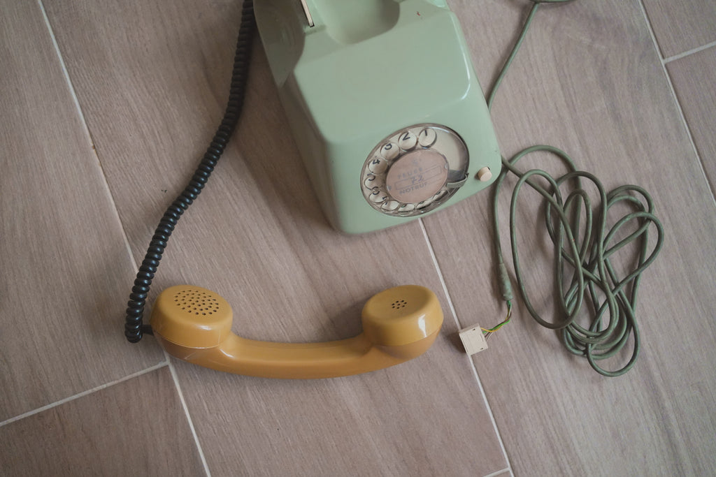 古董_德國 Hagenuk 雙色拼接機械電話 (鼠尾草綠 x 芥末黃)