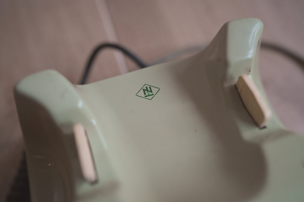 古董_德國 Hagenuk 雙色拼接機械電話 (鼠尾草綠 x 芥末黃)