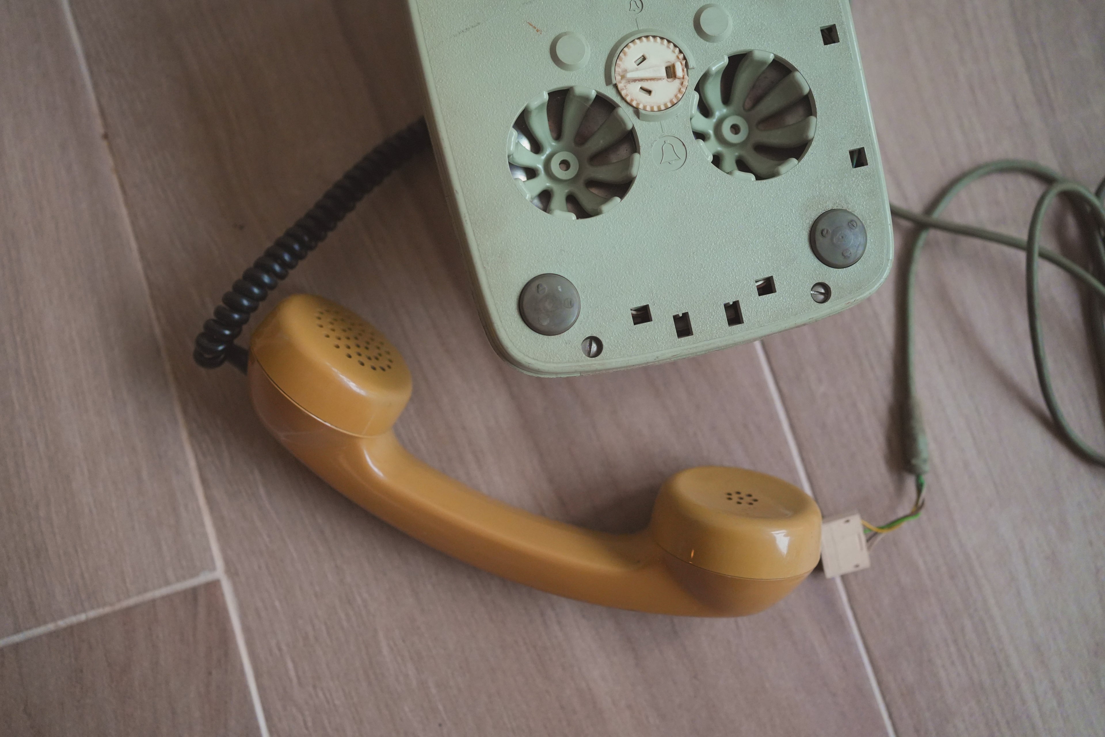 古董_德國 Hagenuk 雙色拼接機械電話 (鼠尾草綠 x 芥末黃)