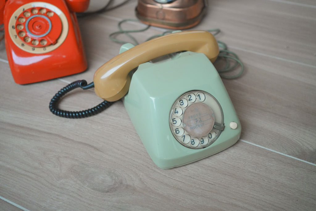 古董_德國 Hagenuk 雙色拼接機械電話 (鼠尾草綠 x 芥末黃)