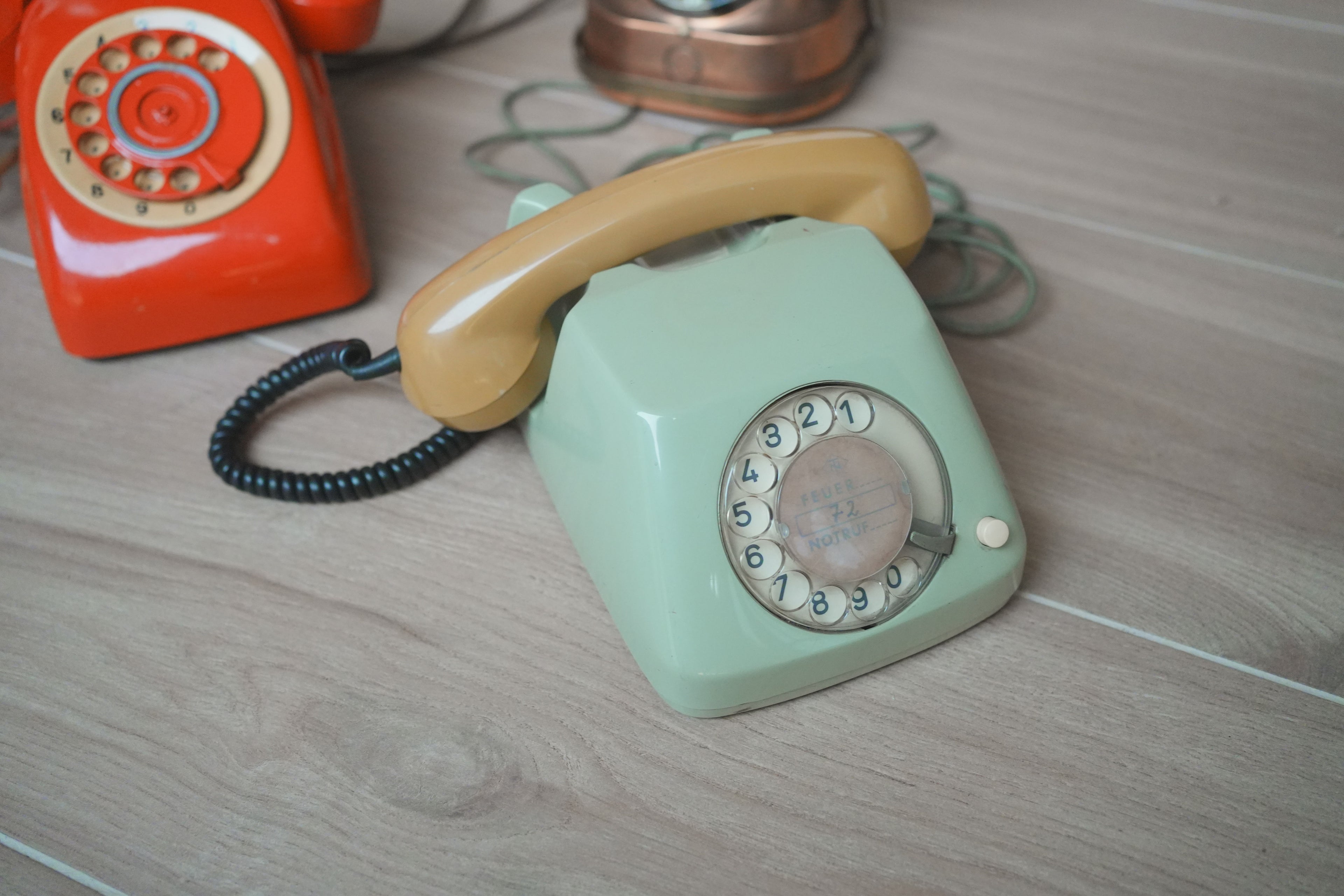 古董_德國 Hagenuk 雙色拼接機械電話 (鼠尾草綠 x 芥末黃)