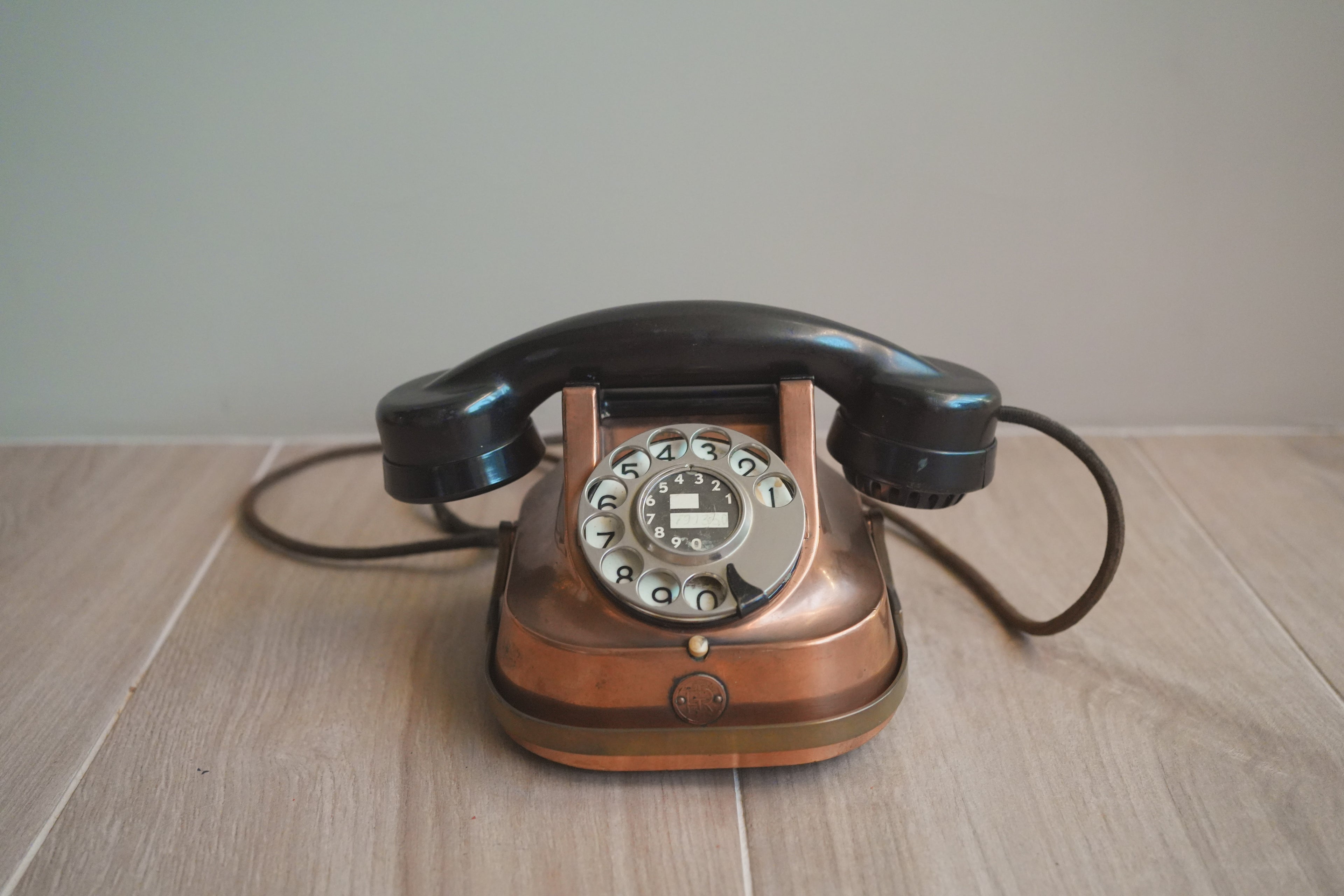 古董_哥本哈根的聲音：丹麥 KTAS D30 銅身電話