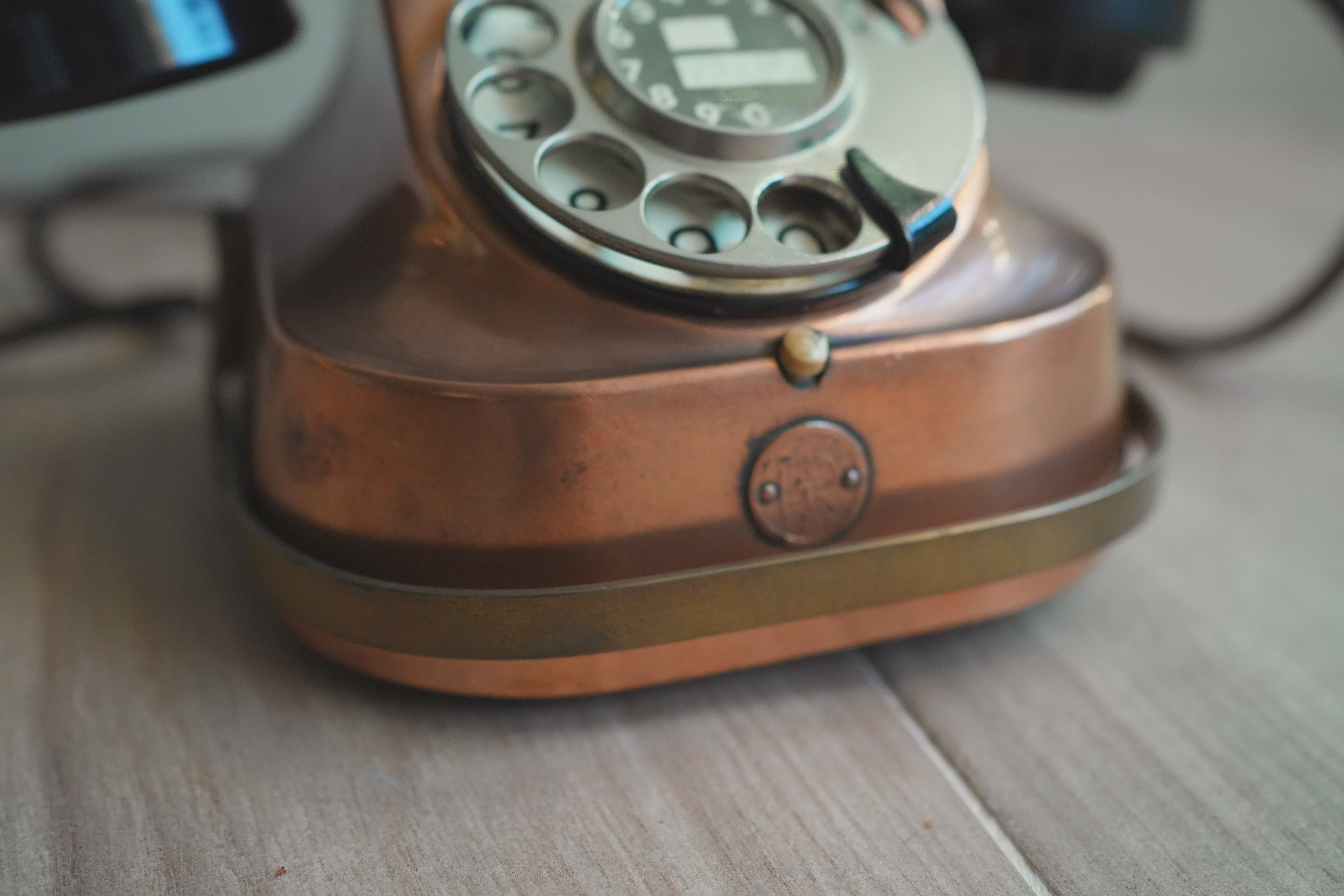 古董_哥本哈根的聲音：丹麥 KTAS D30 銅身電話