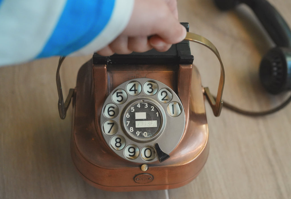 古董_哥本哈根的聲音：丹麥 KTAS D30 銅身電話