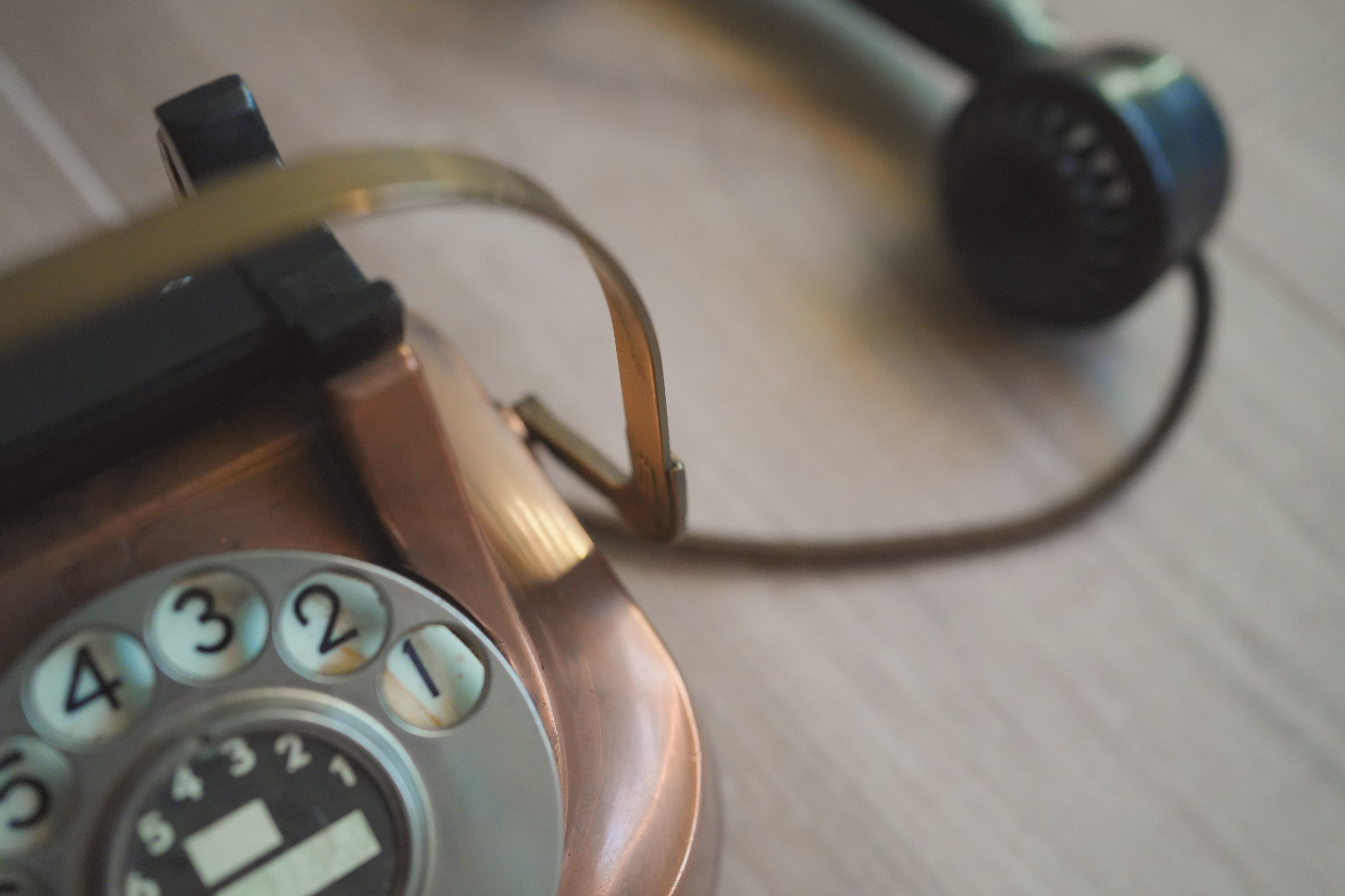 古董_哥本哈根的聲音：丹麥 KTAS D30 銅身電話