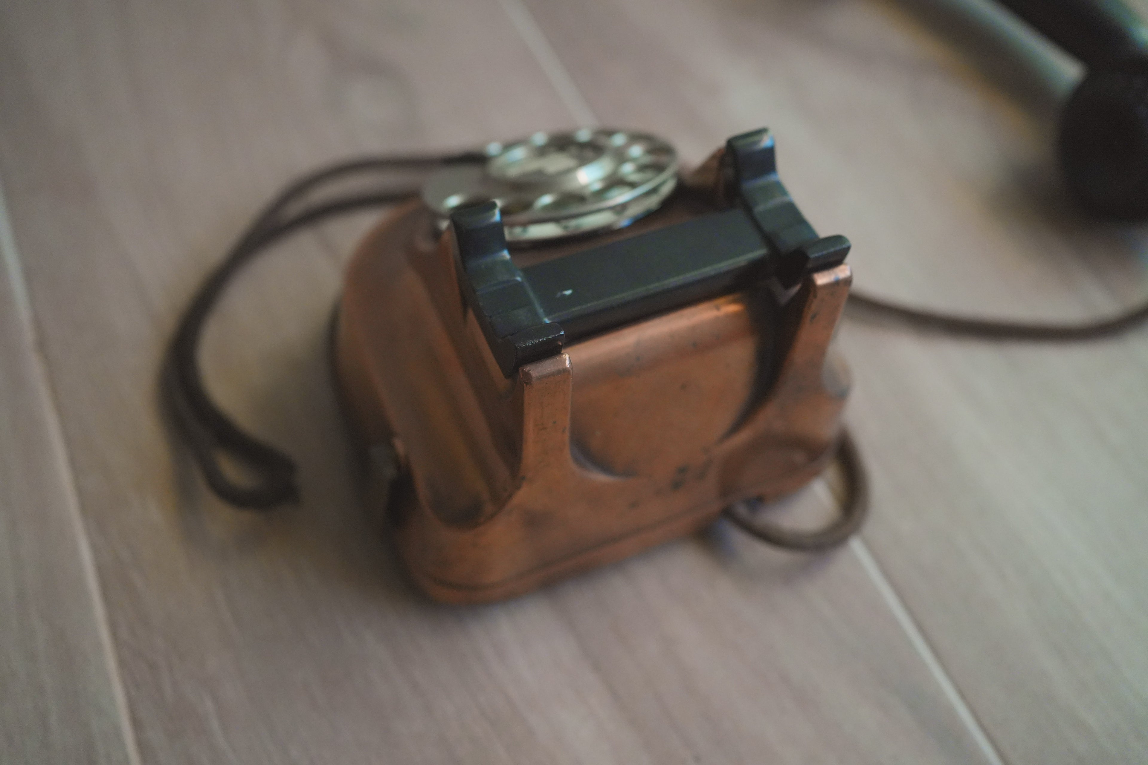 古董_哥本哈根的聲音：丹麥 KTAS D30 銅身電話