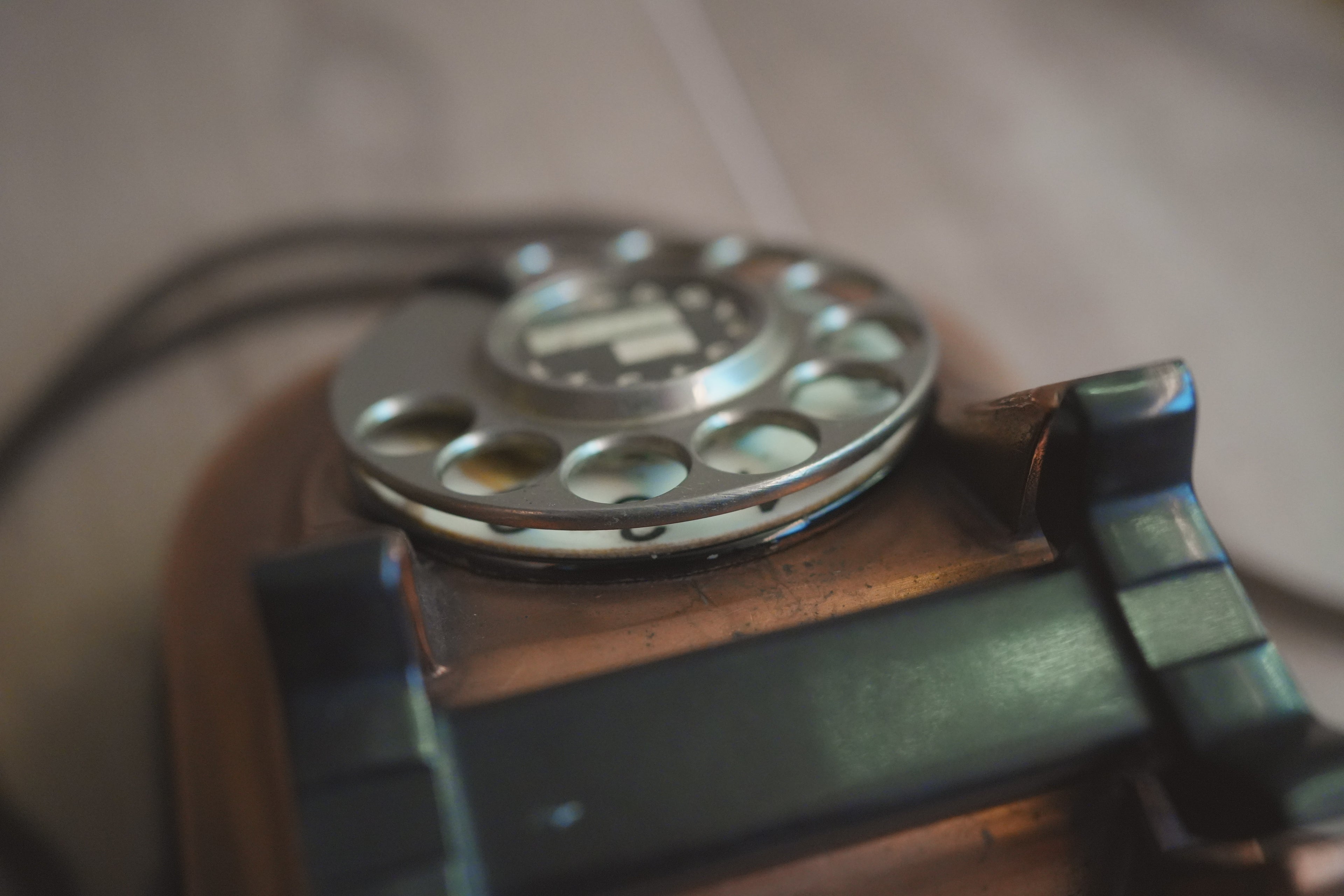 古董_哥本哈根的聲音：丹麥 KTAS D30 銅身電話