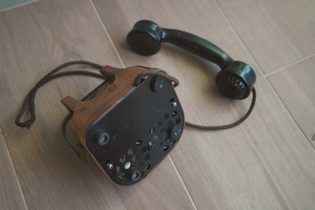 古董_哥本哈根的聲音：丹麥 KTAS D30 銅身電話